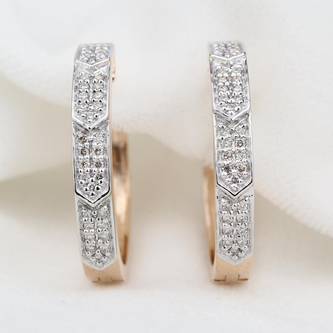 Créoles en or massif 14k avec diamant ovale (certifié) Pour femmes en vente