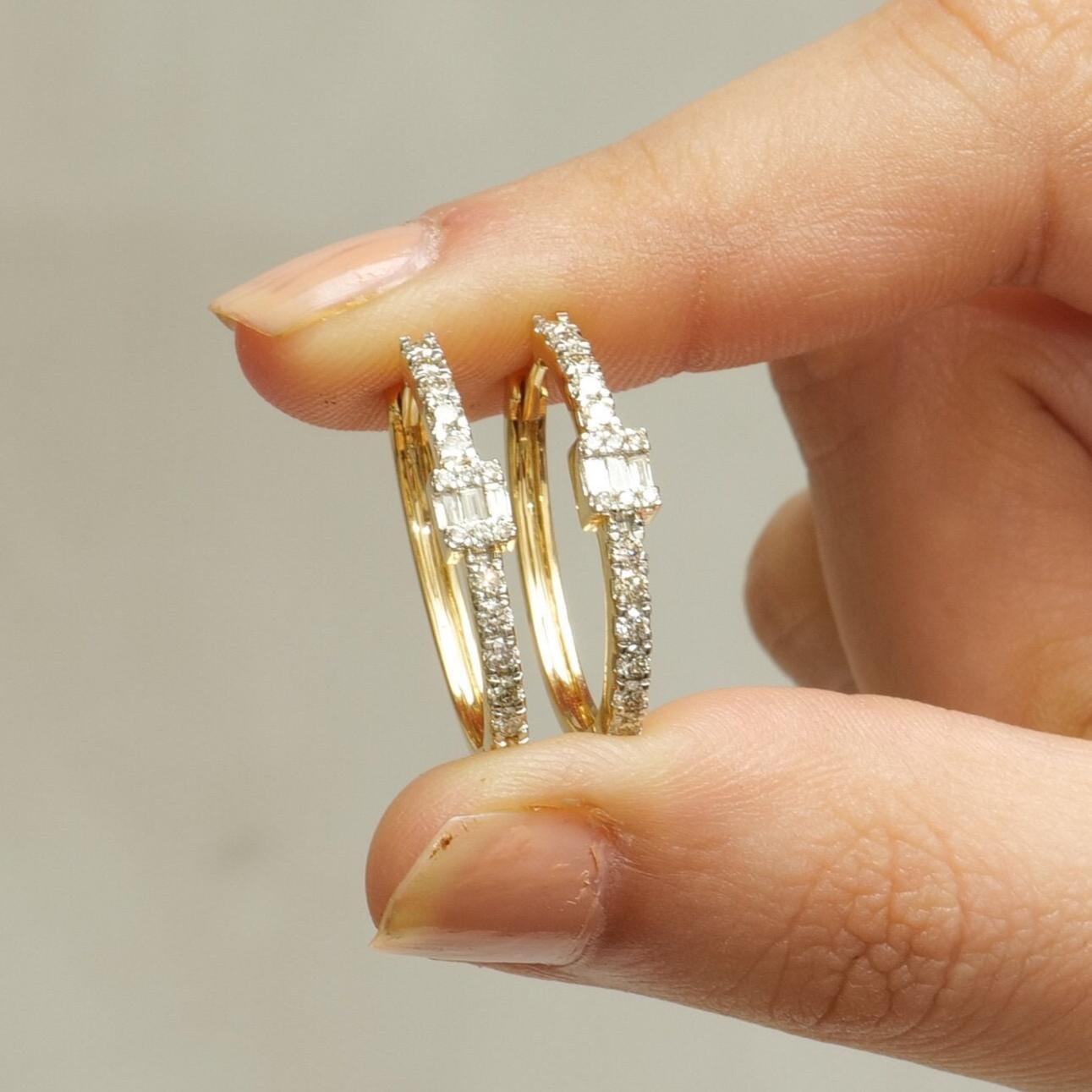 Taglio baguette Orecchini a cerchio ovali con diamante illusorio in oro massiccio 14K (certificati) in vendita