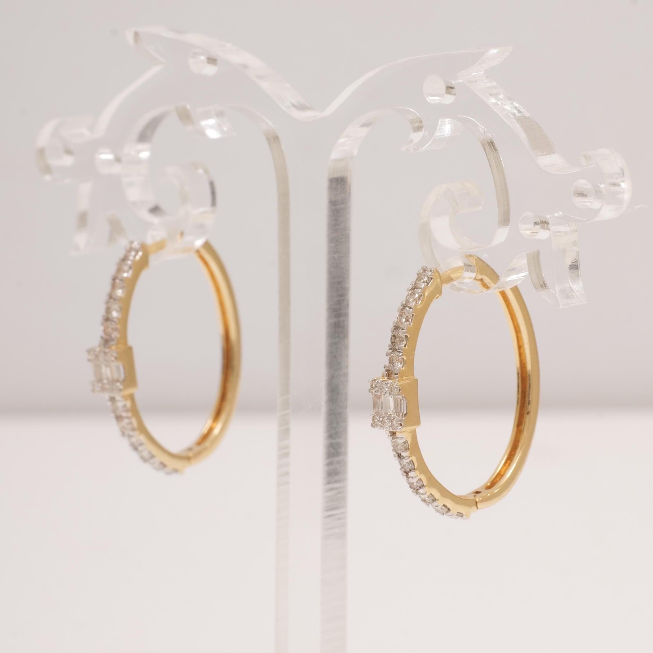 Orecchini a cerchio ovali con diamante illusorio in oro massiccio 14K (certificati) In condizioni Nuovo in vendita a New Delhi, DL