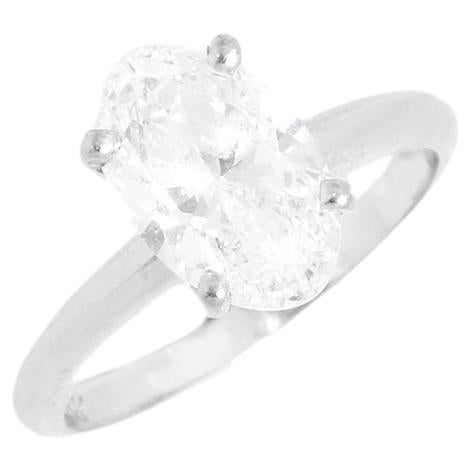 Oval Diamond Ring Set in 18K White Gold 2 cts Size 5 3/4 For Sale