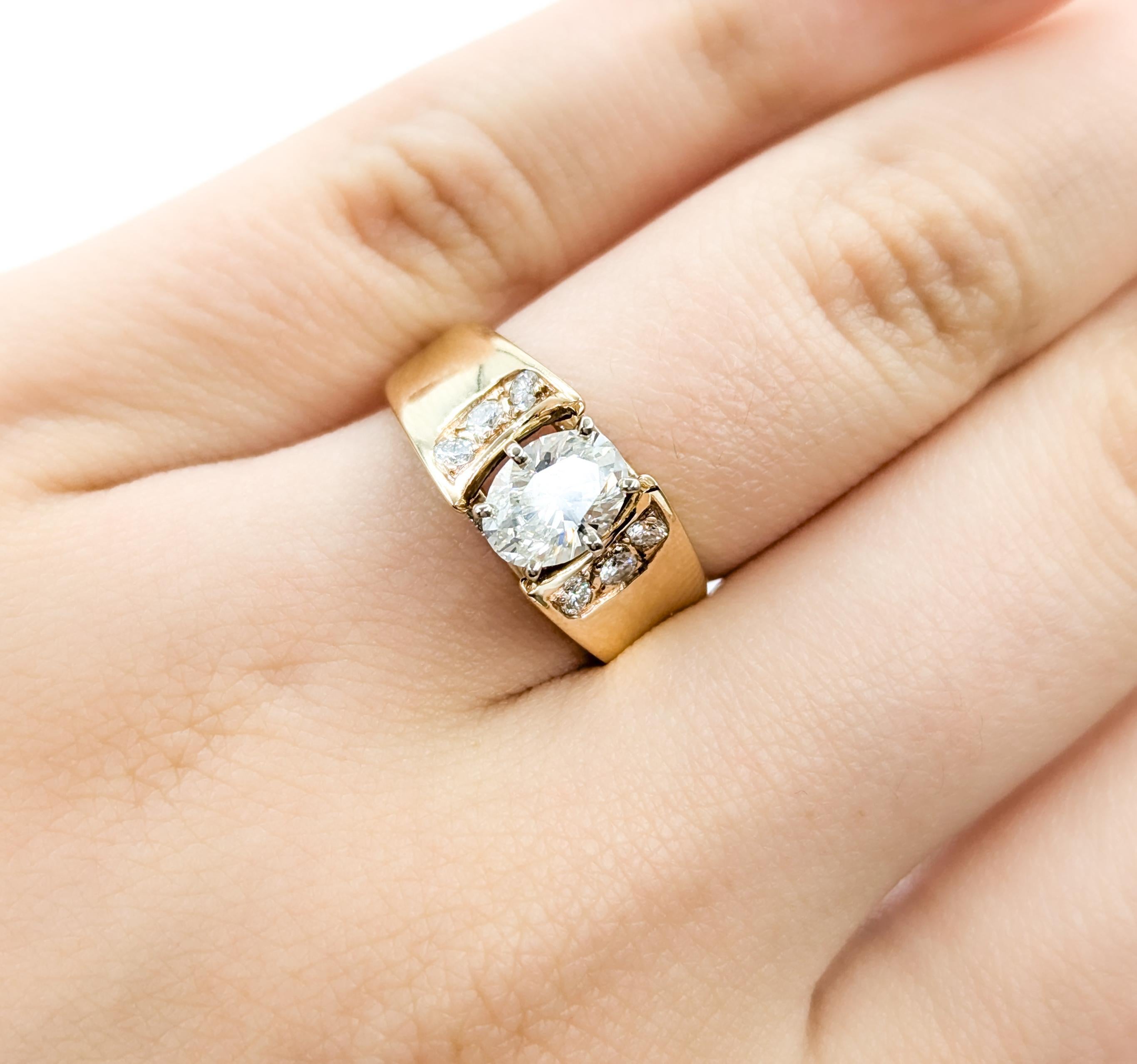 Bague en or jaune 14 carats avec diamants ovales Pour femmes en vente
