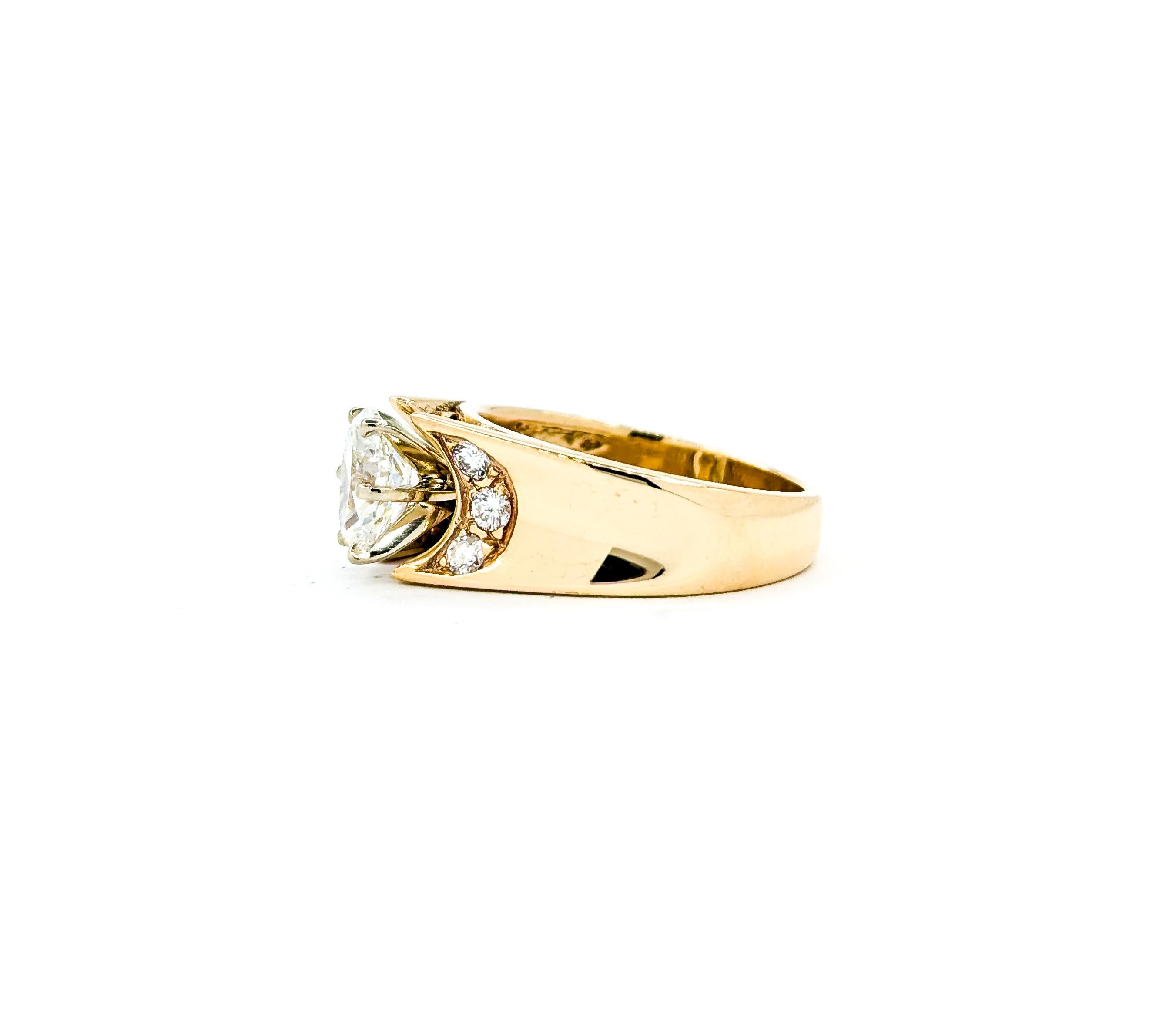 Bague en or jaune 14 carats avec diamants ovales en vente 2
