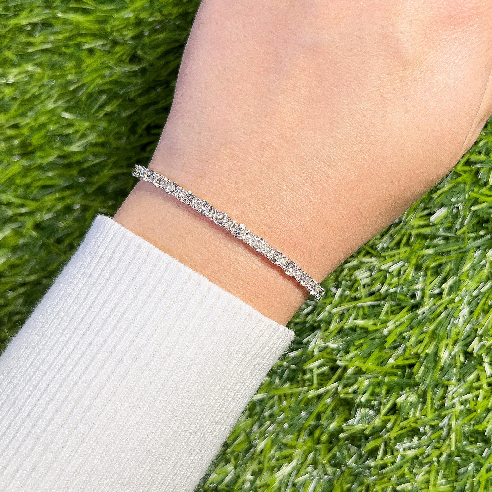 It comes with the appraisal by GIA GG/AJP
All Diamonds are Natural
36 Oval Diamonds = 6.64 Carats
Metal: 18K White Gold
Bracelet Length: 7.25 Inches