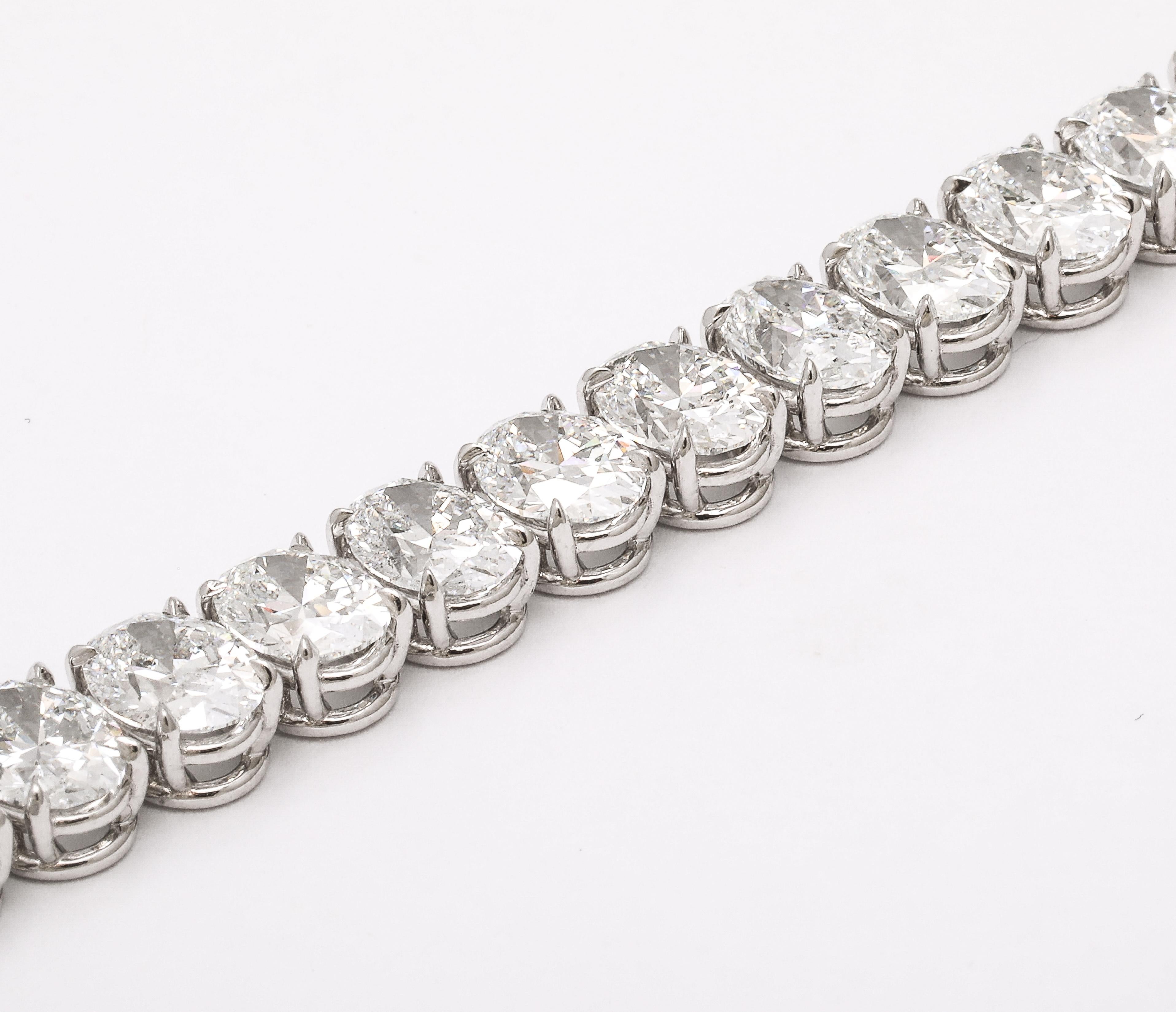Bracciale tennis con diamanti ovali In condizioni Nuovo in vendita a New York, NY