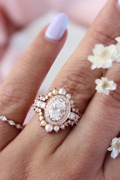 Einzigartiger Verlobungsring mit ovalem Diamant und Perlenbesatz, Dreier-Ring