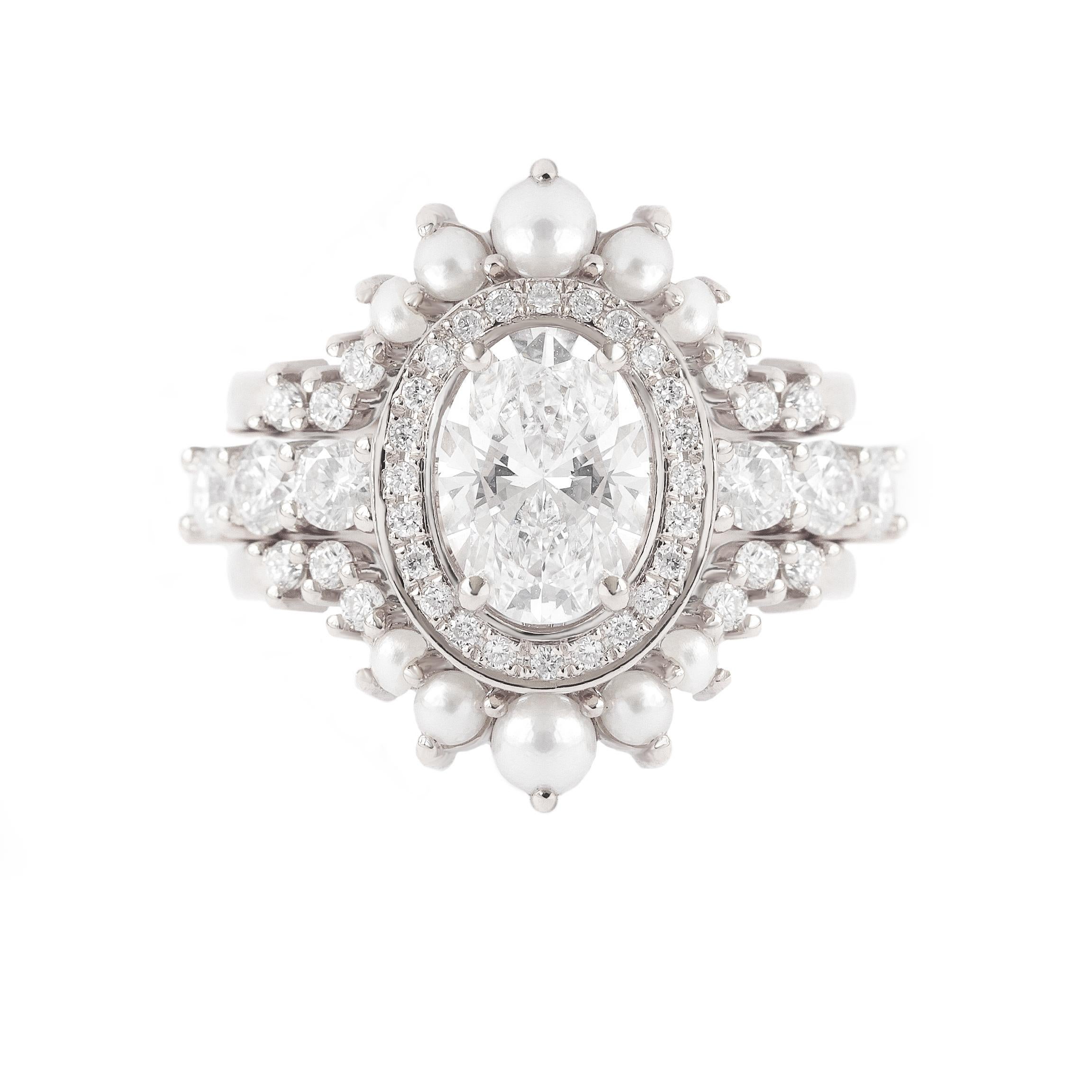 Einzigartiger Verlobungsring mit ovalem Diamant und Perlenbesatz, Dreier-Ring (Art déco) im Angebot