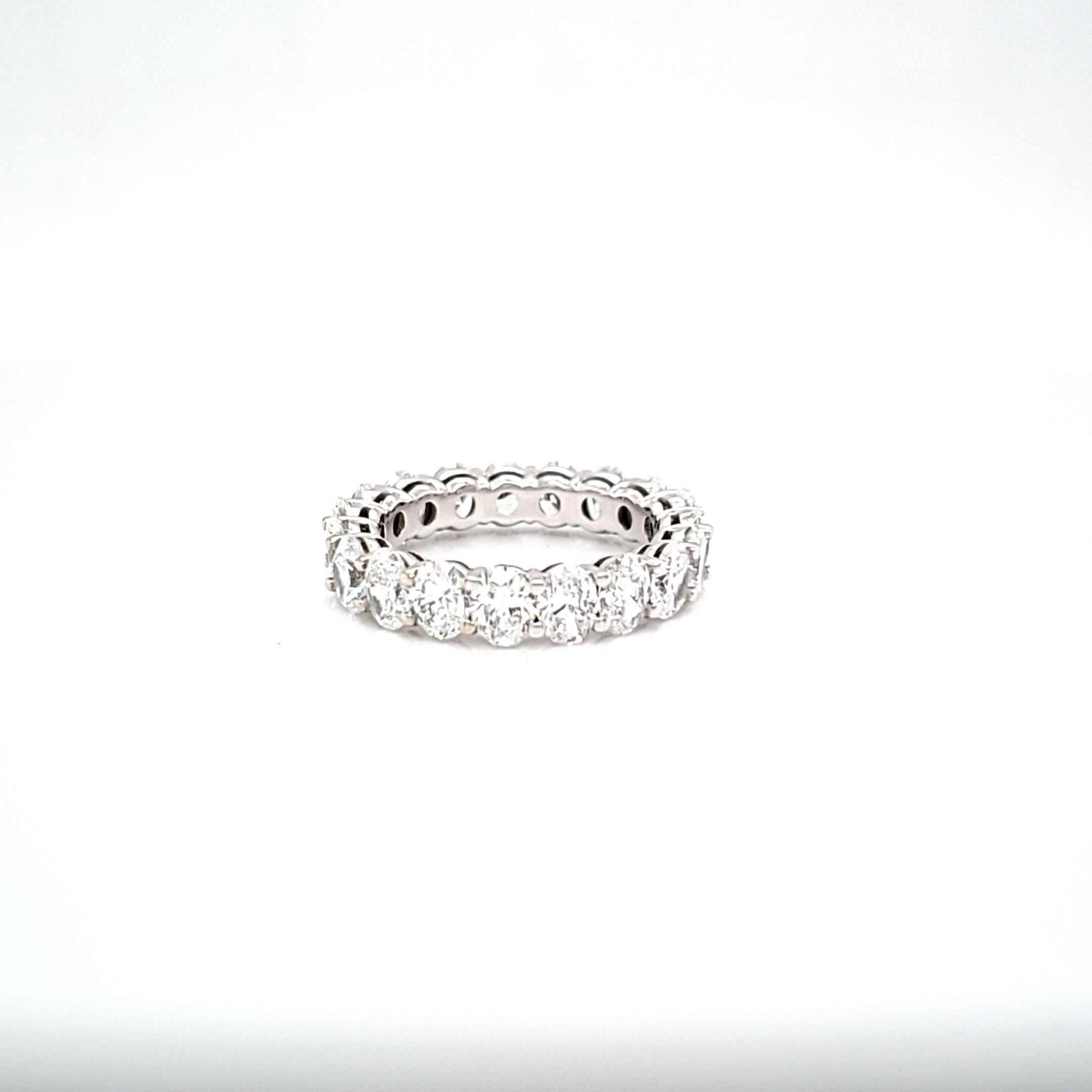 Oval Diamond Wedding Band In New Condition In New York, NY