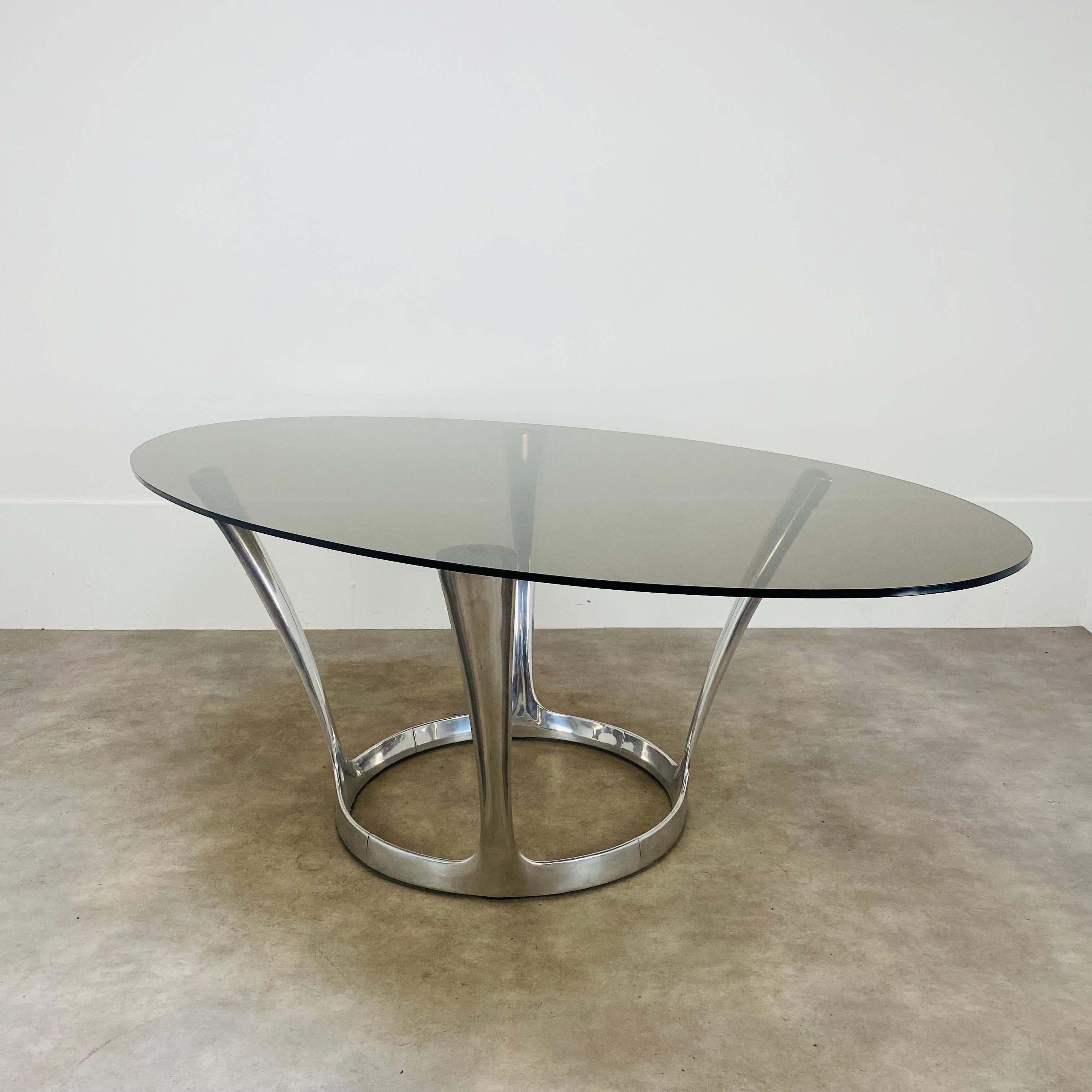 Mid-Century Modern Table de salle à manger ovale de Michel Charron, verre et aluminium  en vente