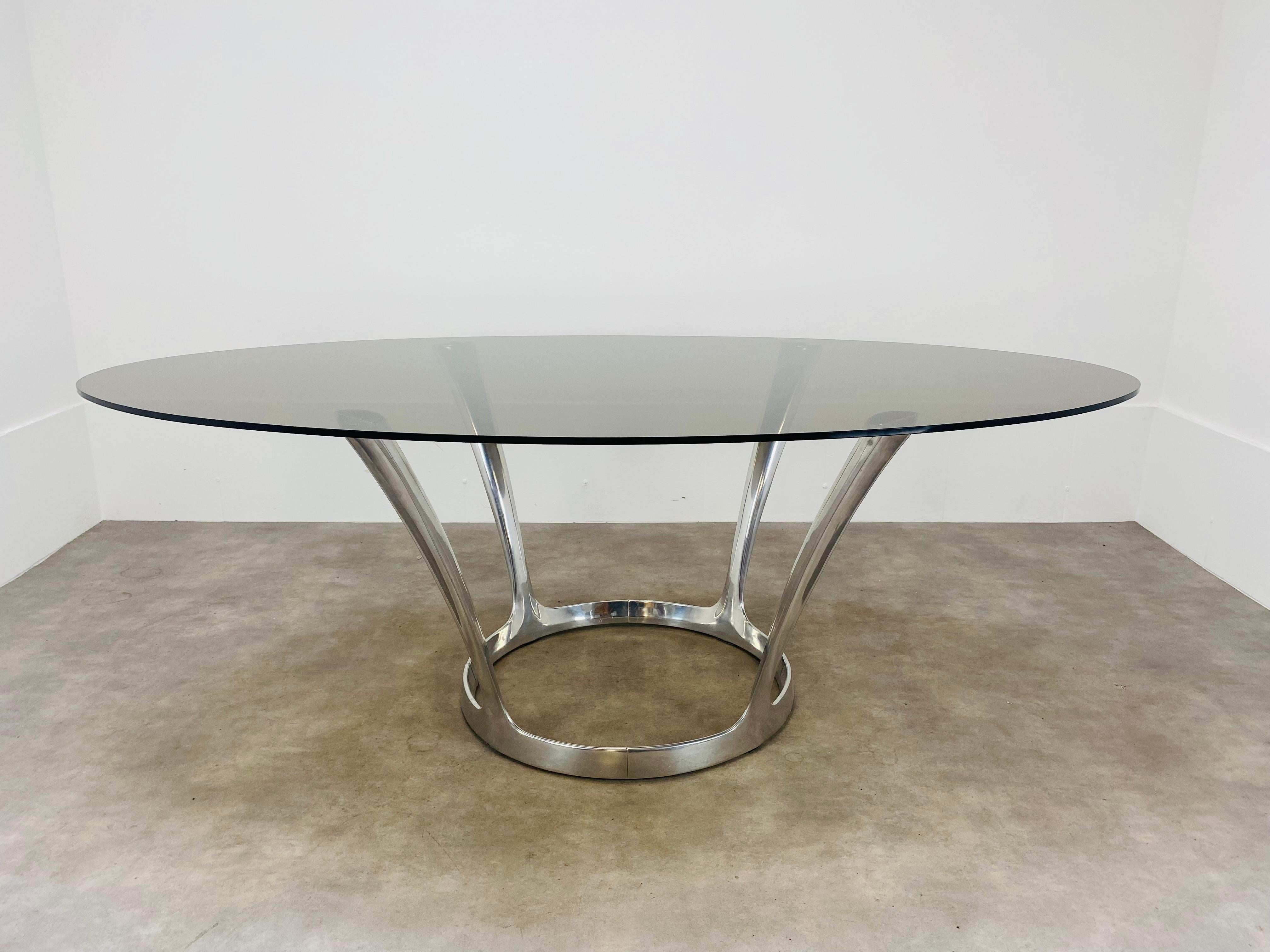 Fin du 20e siècle Table de salle à manger ovale de Michel Charron, verre et aluminium  en vente