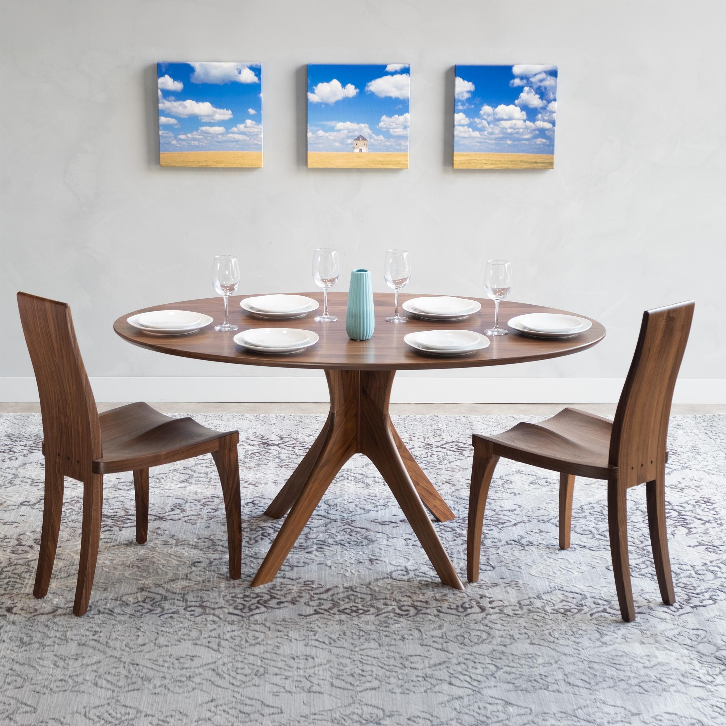 Biseauté Table de salle à manger ovale 36x48, The Modernity Pedestal Base, Handmade In Walnut en vente