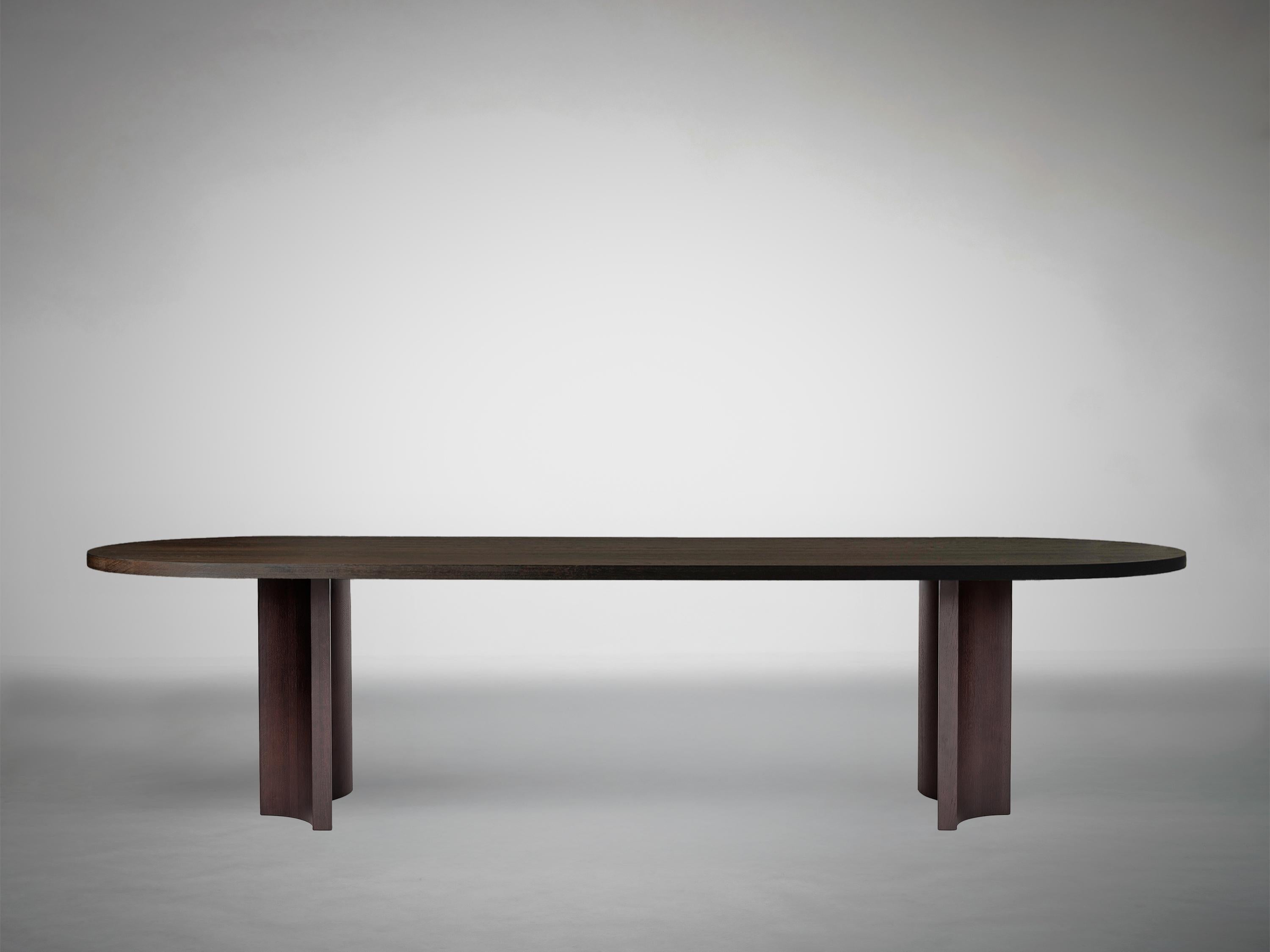 Ovaler Esstisch - Aperta Capsule von Mokko - Handcrafted in The Netherlands (Brutalismus) im Angebot