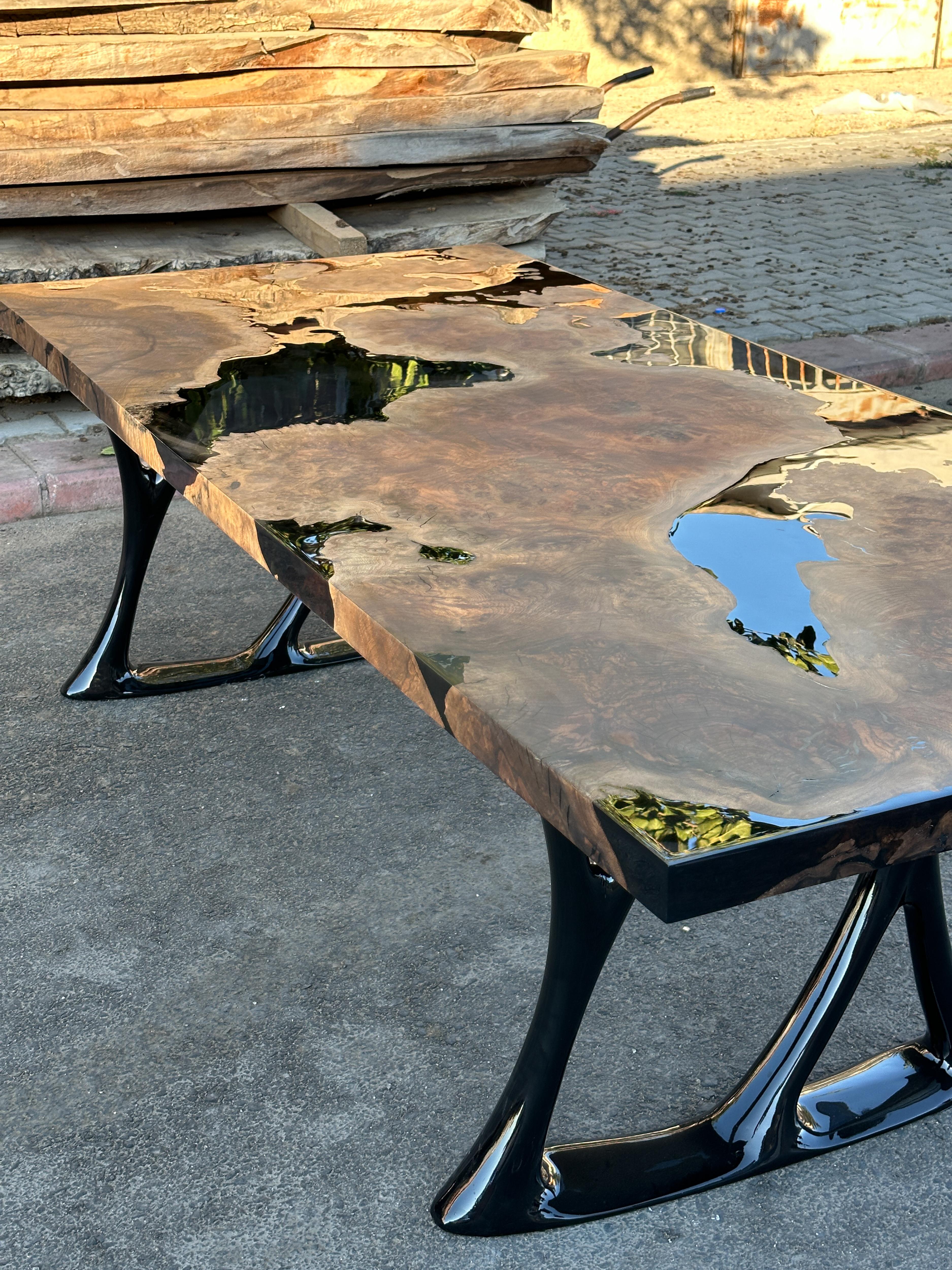 Rectangular Dining Table - Black Resin River Root Walnut Wood Table In Distressed Condition For Sale In İnegöl, TR