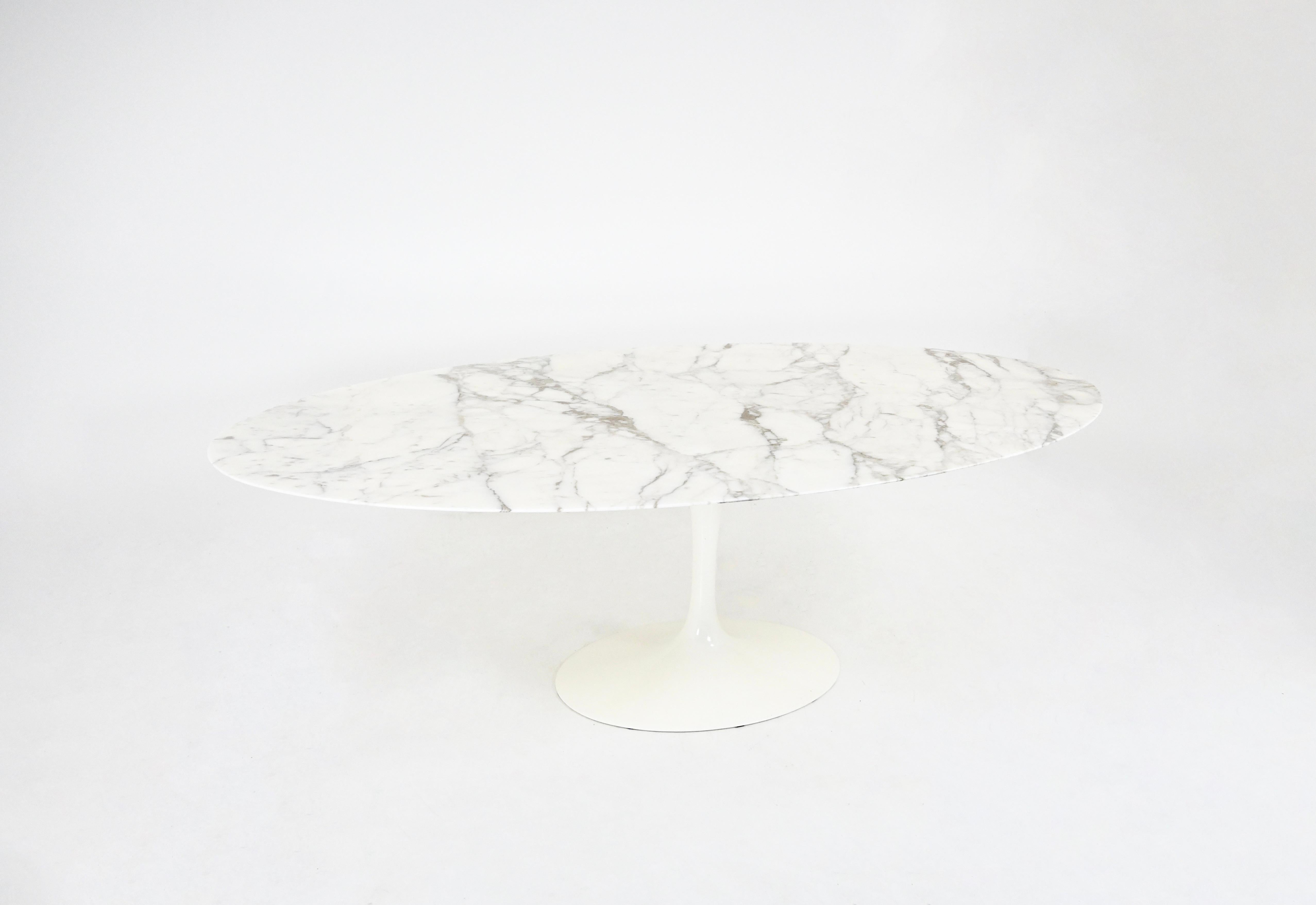 Mid-Century Modern Table de salle à manger ovale par Eero Saarinen pour Knoll international en vente