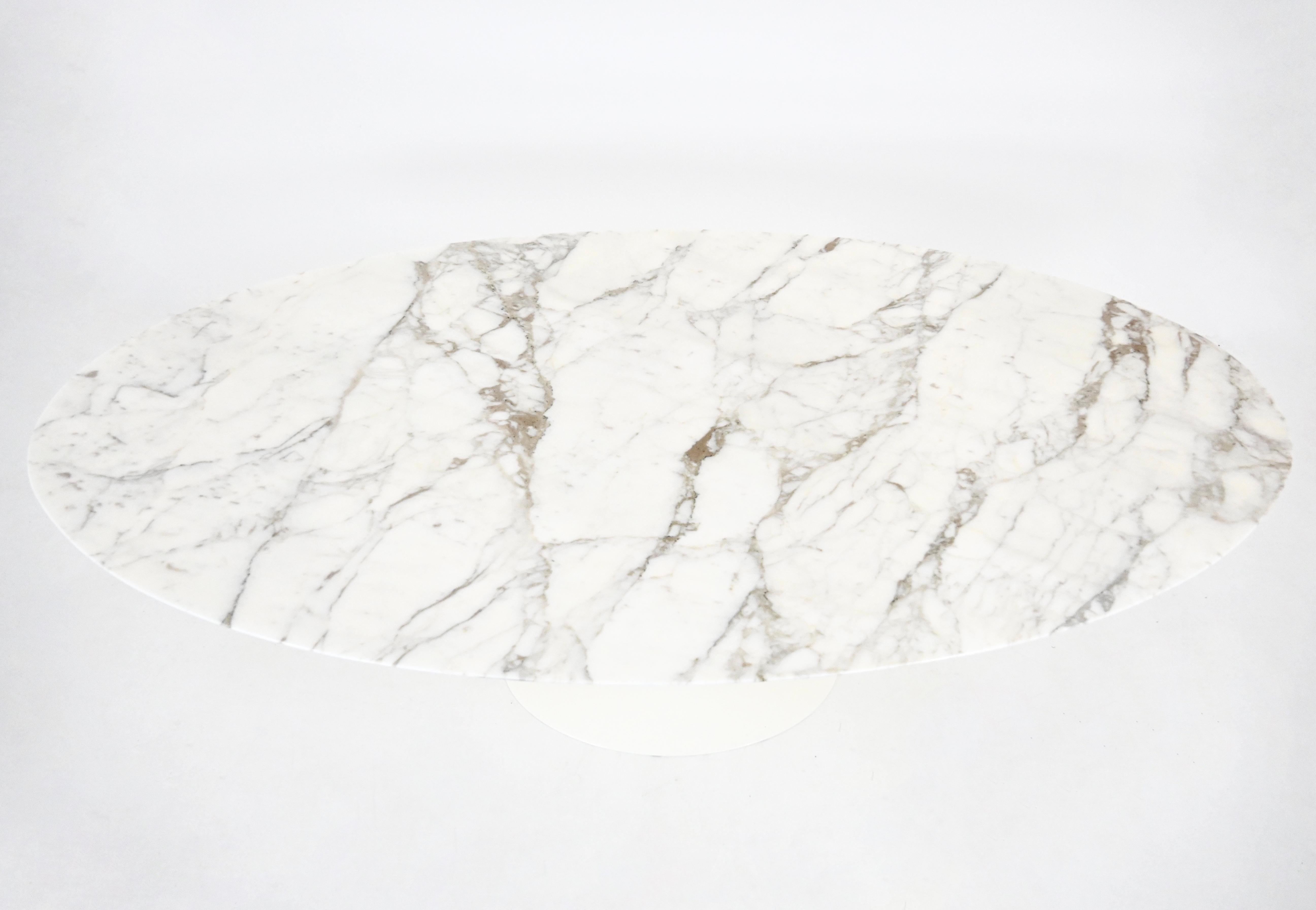 Table de salle à manger ovale par Eero Saarinen pour Knoll international Bon état - En vente à bruxelles, BE