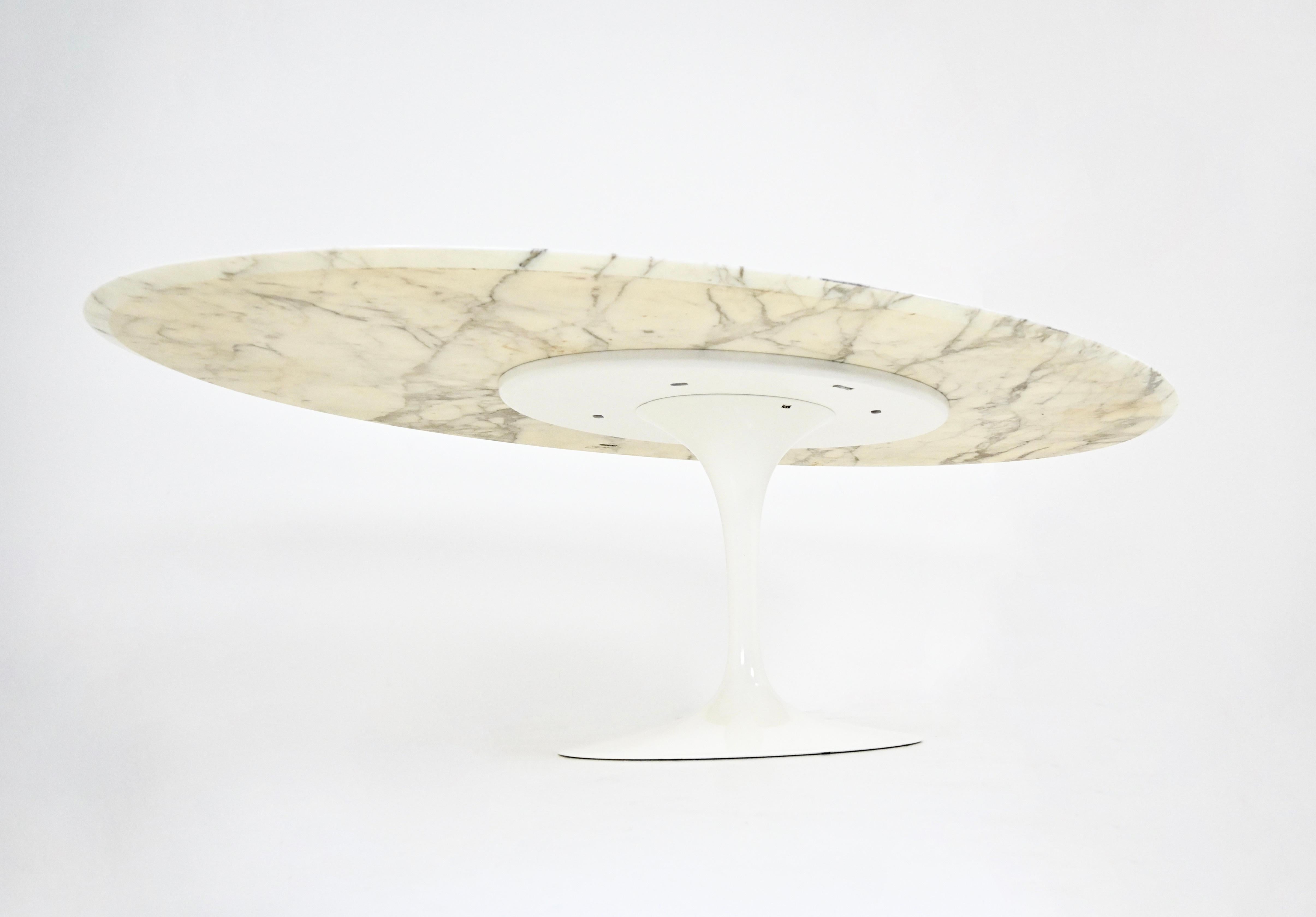 Aluminium Table de salle à manger ovale par Eero Saarinen pour Knoll international en vente