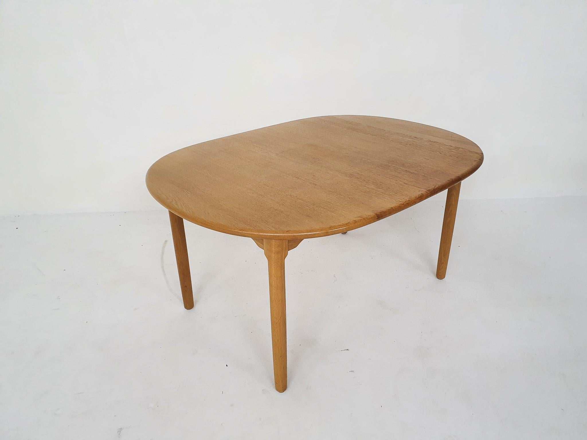 Oval Dining Table by Kurt Ostervig for KP Mobler, Denmark 1980's In Good Condition In Amsterdam, NL