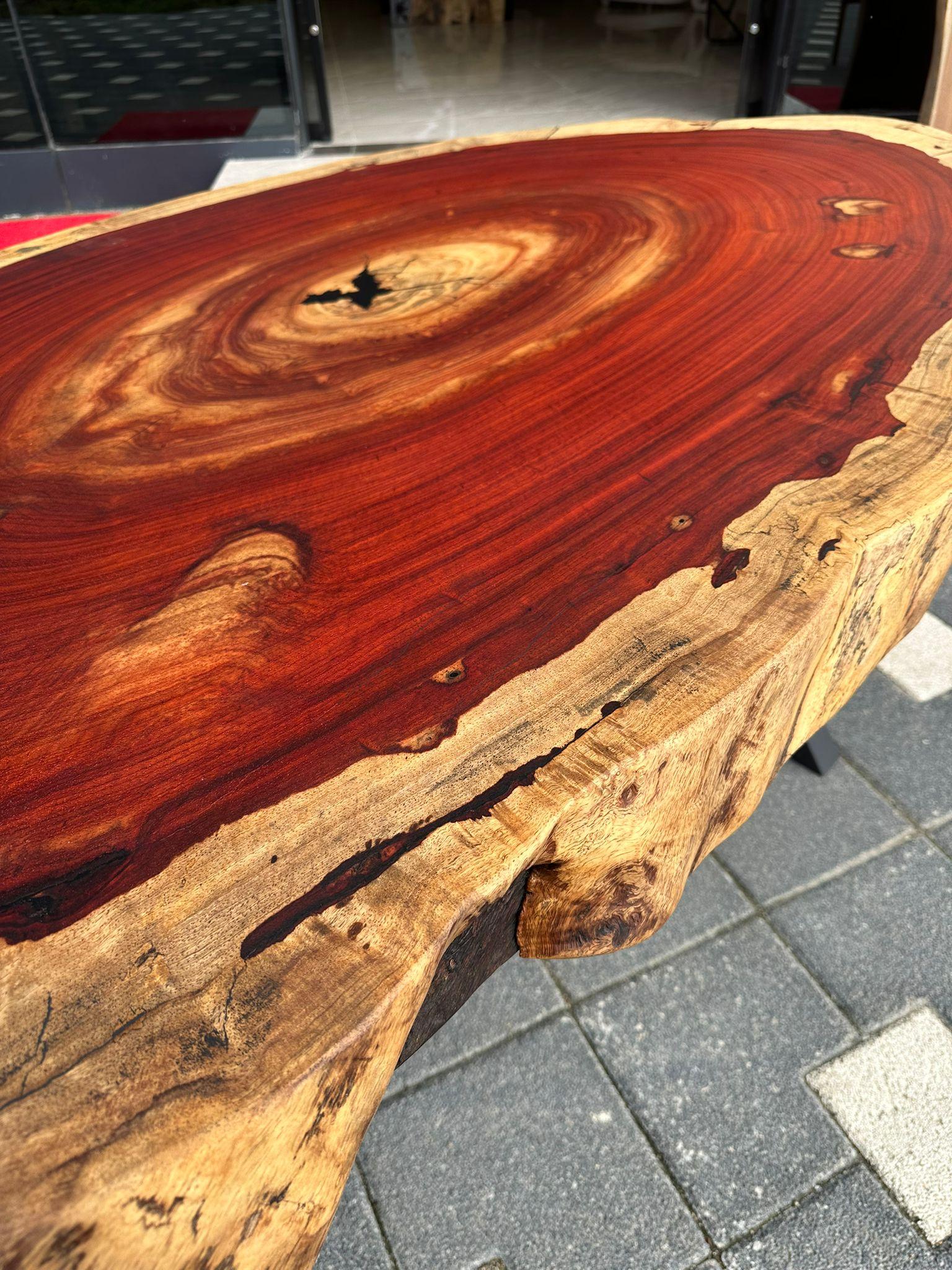 Résine époxy Table de salle à manger ovale - Table de cuisine en bois rouge personnalisée - Table en bois Padouk en vente