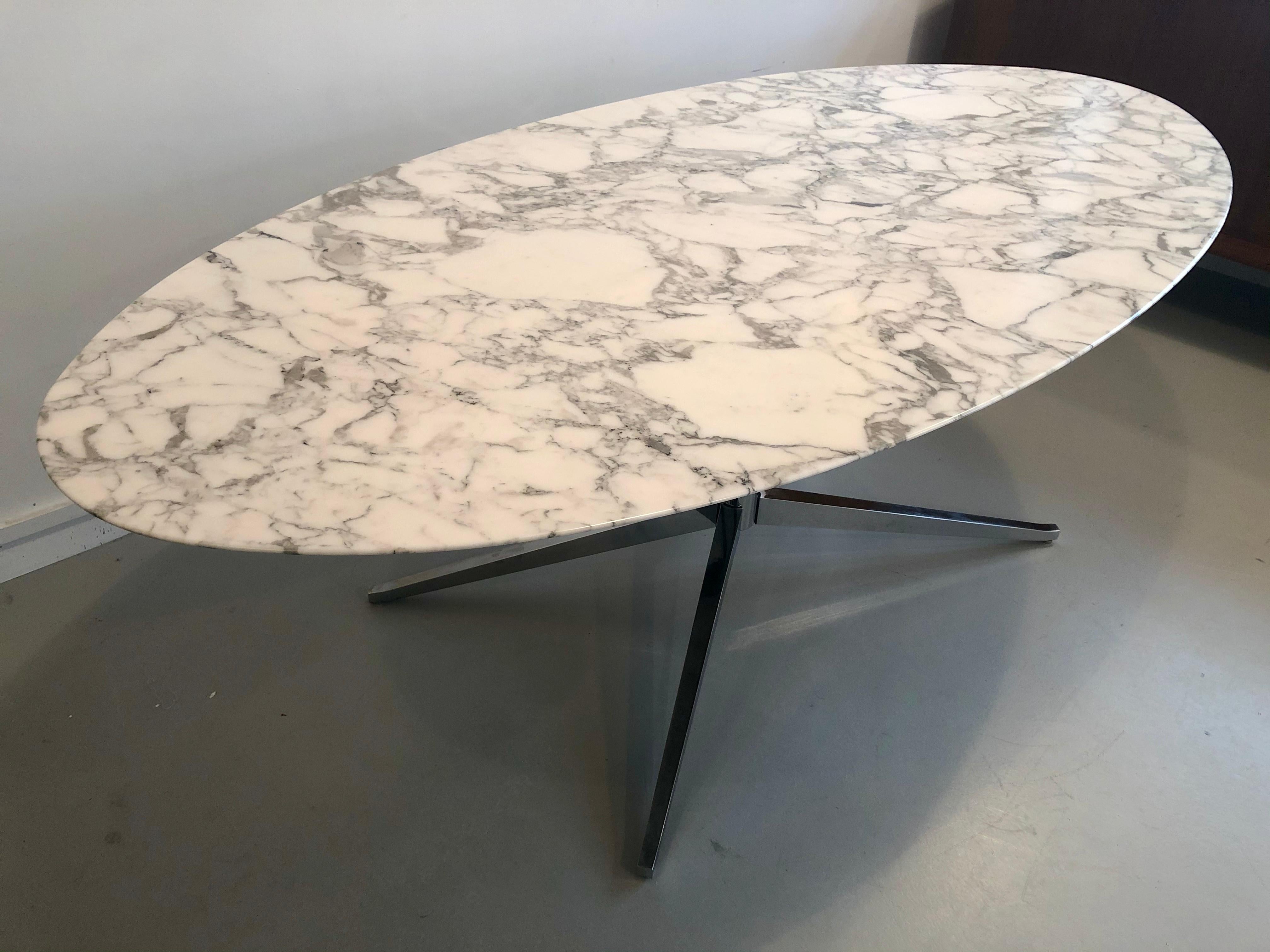 Oval dining table from Florence Knoll for Knoll International, circa 1970
Marble tabletop and chrome steel base.

This table is in a very good condition.
 