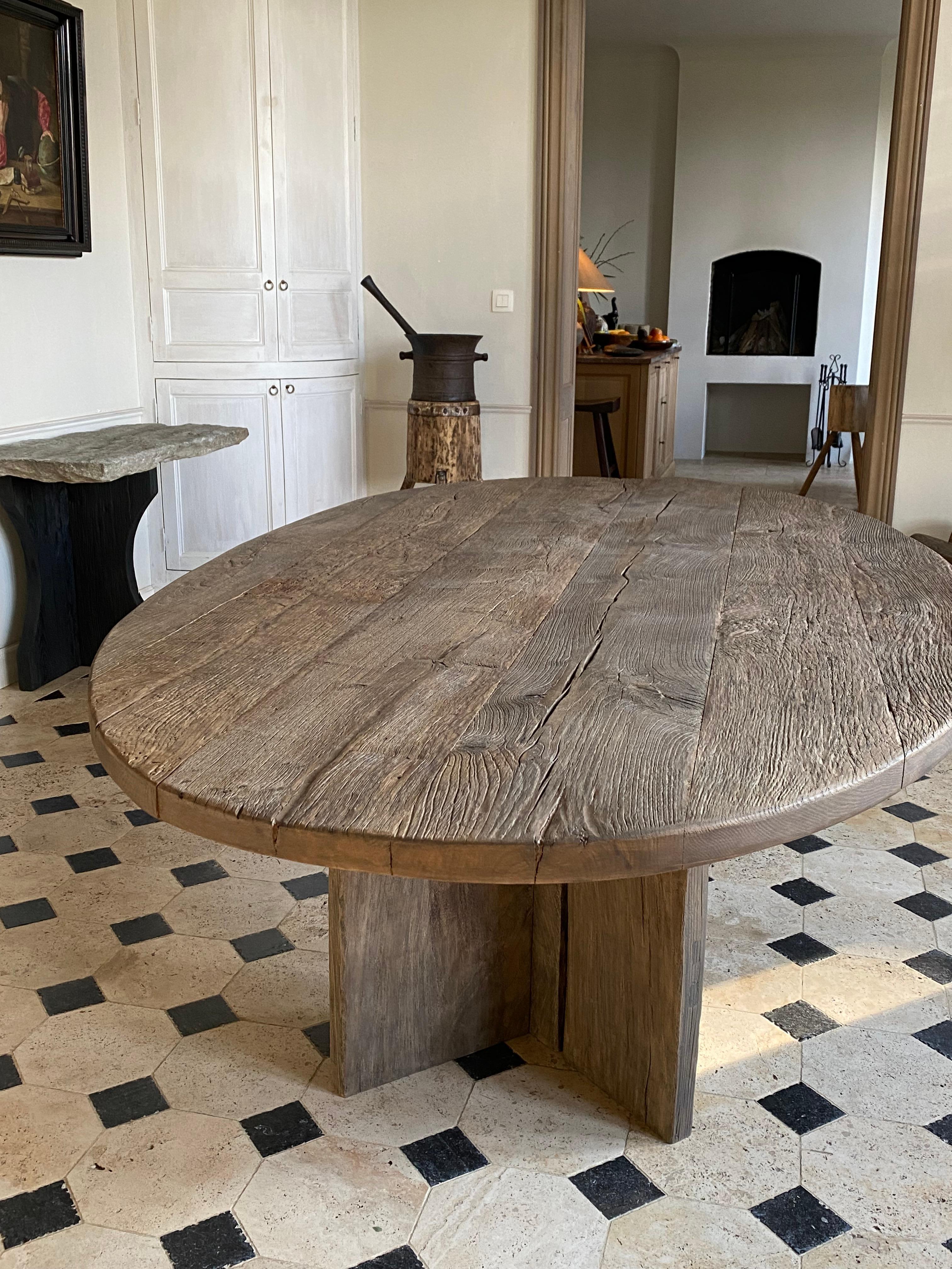 Primitive Oval Dining Table in 18th Century Oak Wood