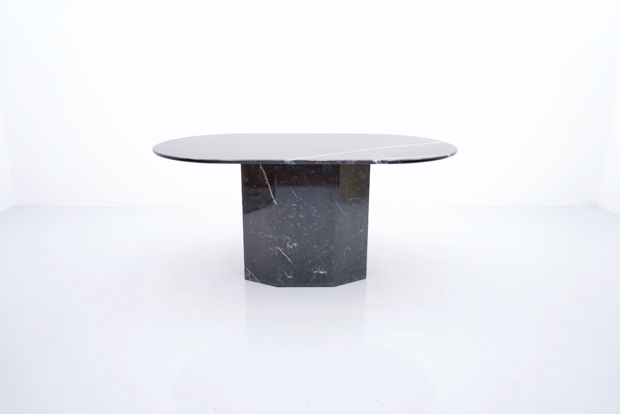 Black oval marble dining table on a pedestal, Italy, late 1970s. Very nice grain me white veins.
Measures: B 160 cm, T 90 cm, H 74 cm.
Very good condition.