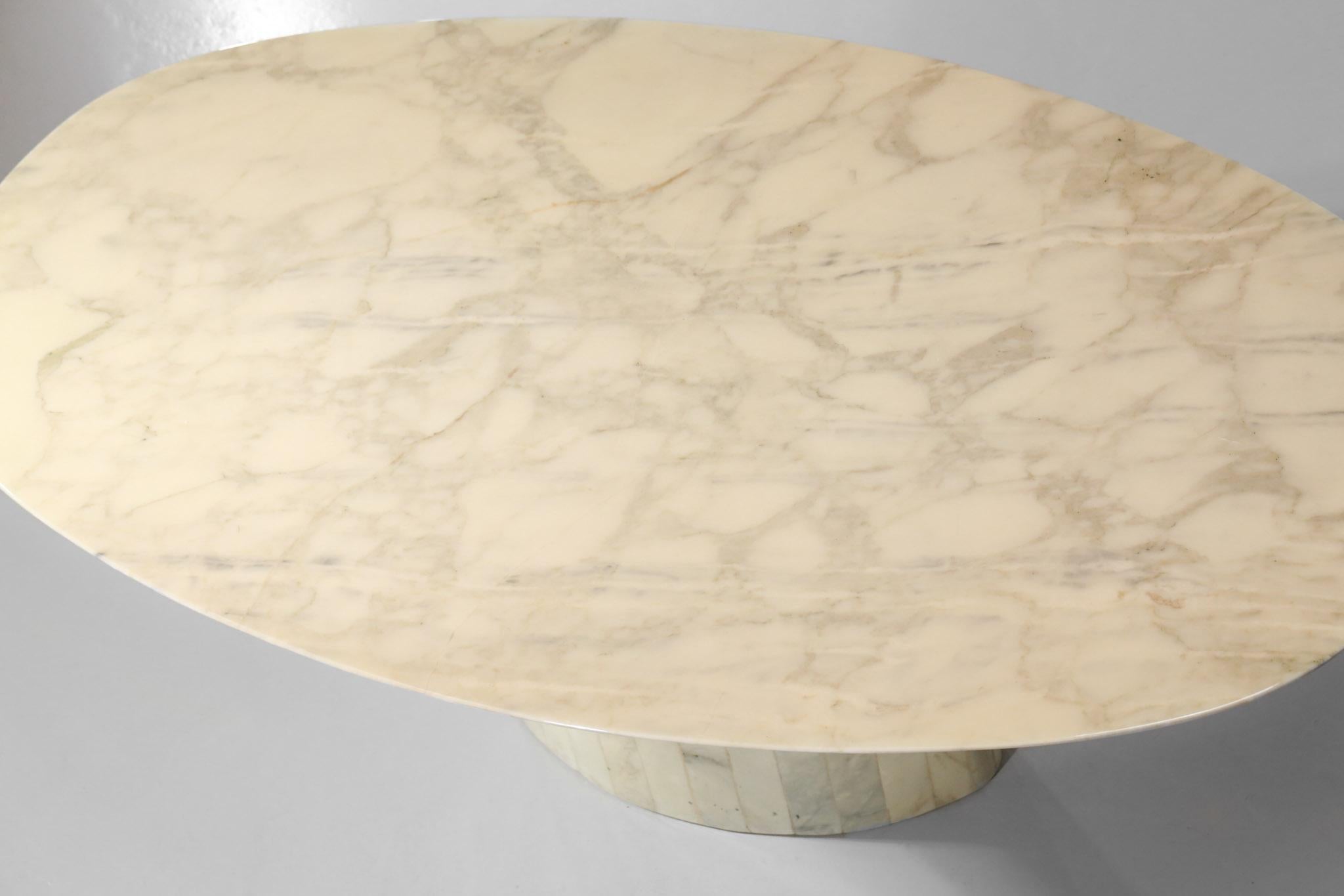 Oval Dining Table in Carrara Marble from the 1970s French Design 5