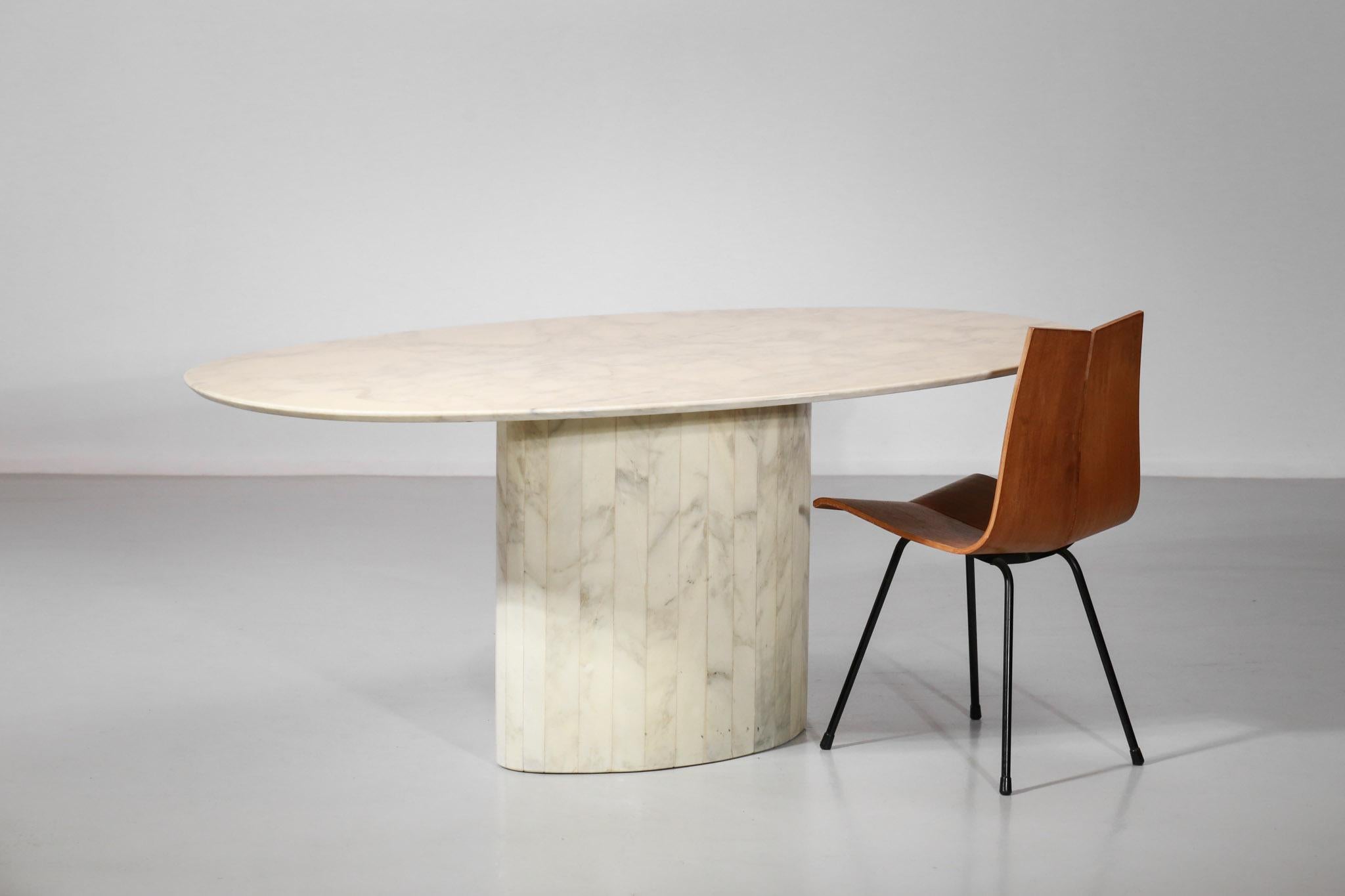 Oval Dining Table in Carrara Marble from the 1970s French Design 10