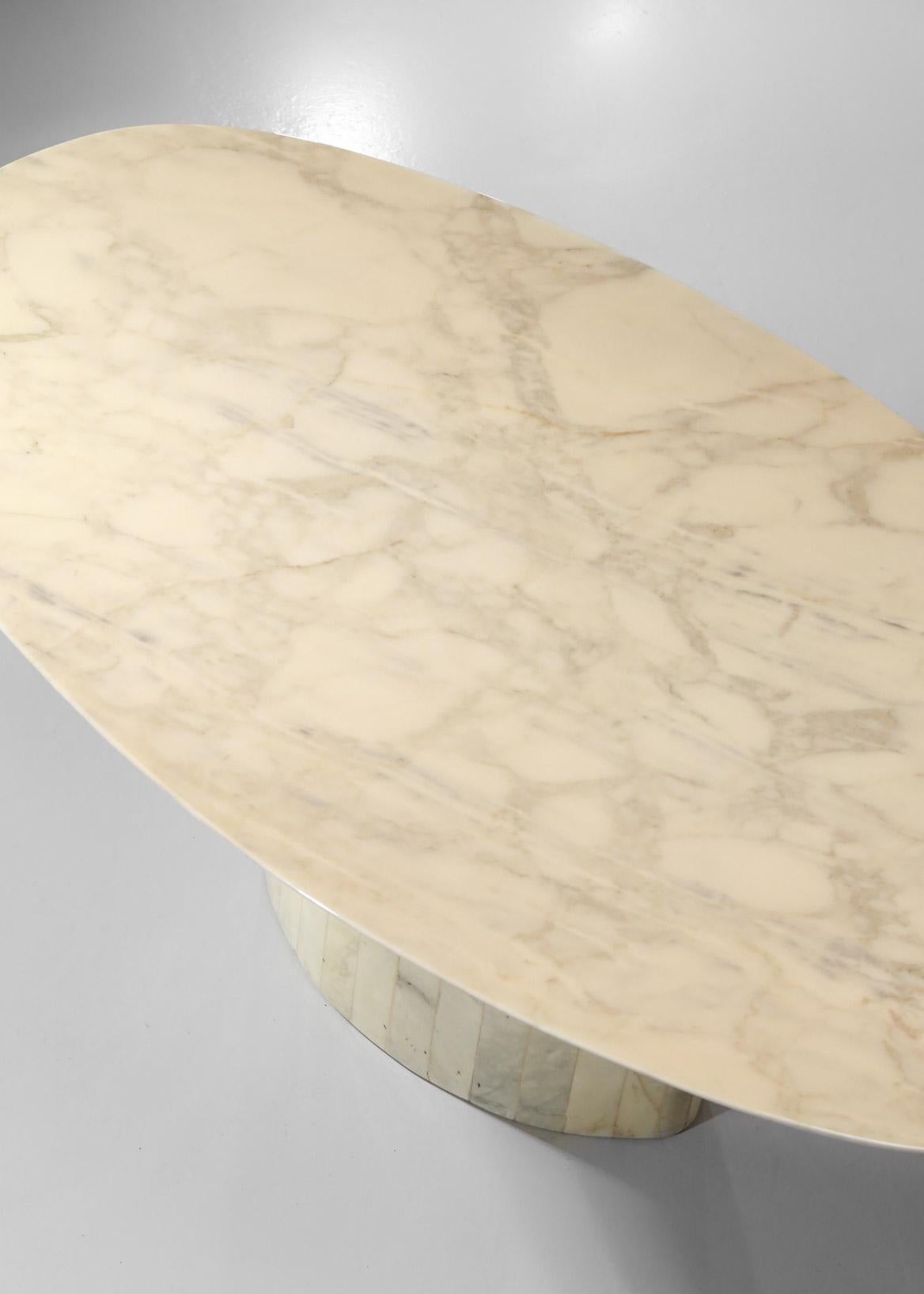Oval Dining Table in Carrara Marble from the 1970s French Design 4