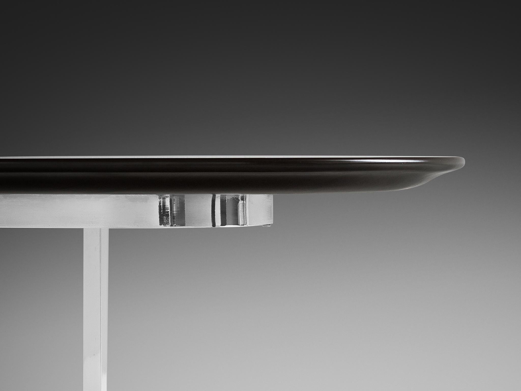 Ovaler Esstisch aus verchromtem Stahl und schwarz lackiertem Holz  (Italienisch) im Angebot