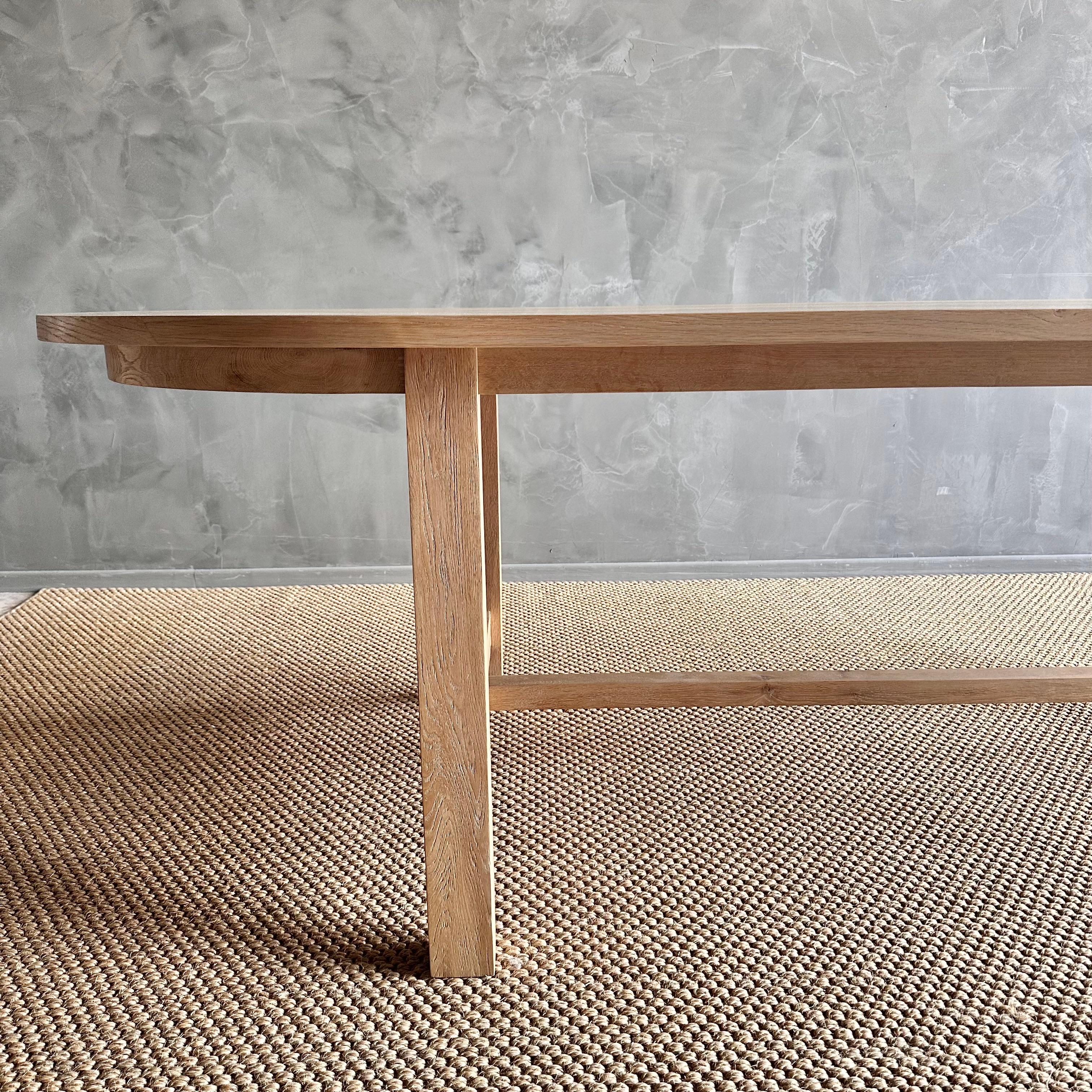 XXIe siècle et contemporain Oval Dining Table in Natural White Oak en vente