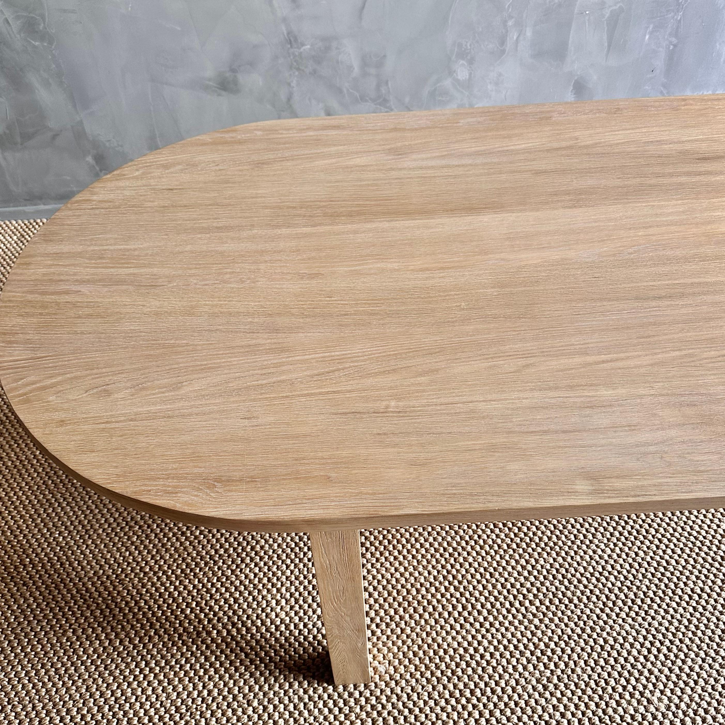 Bois Oval Dining Table in Natural White Oak en vente