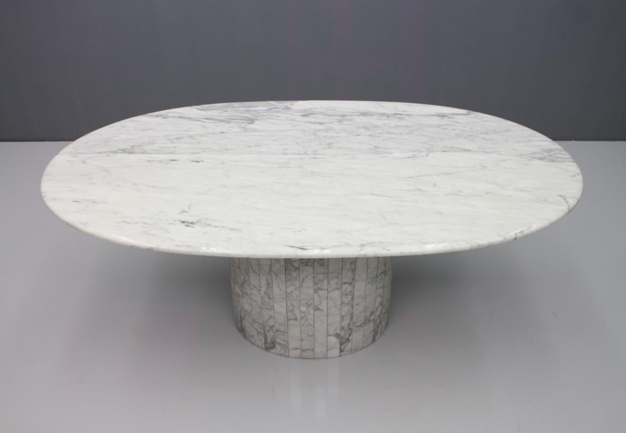 Ovaler Esstisch aus weißem Carrara-Marmor:: Italien:: 1960er Jahre 7