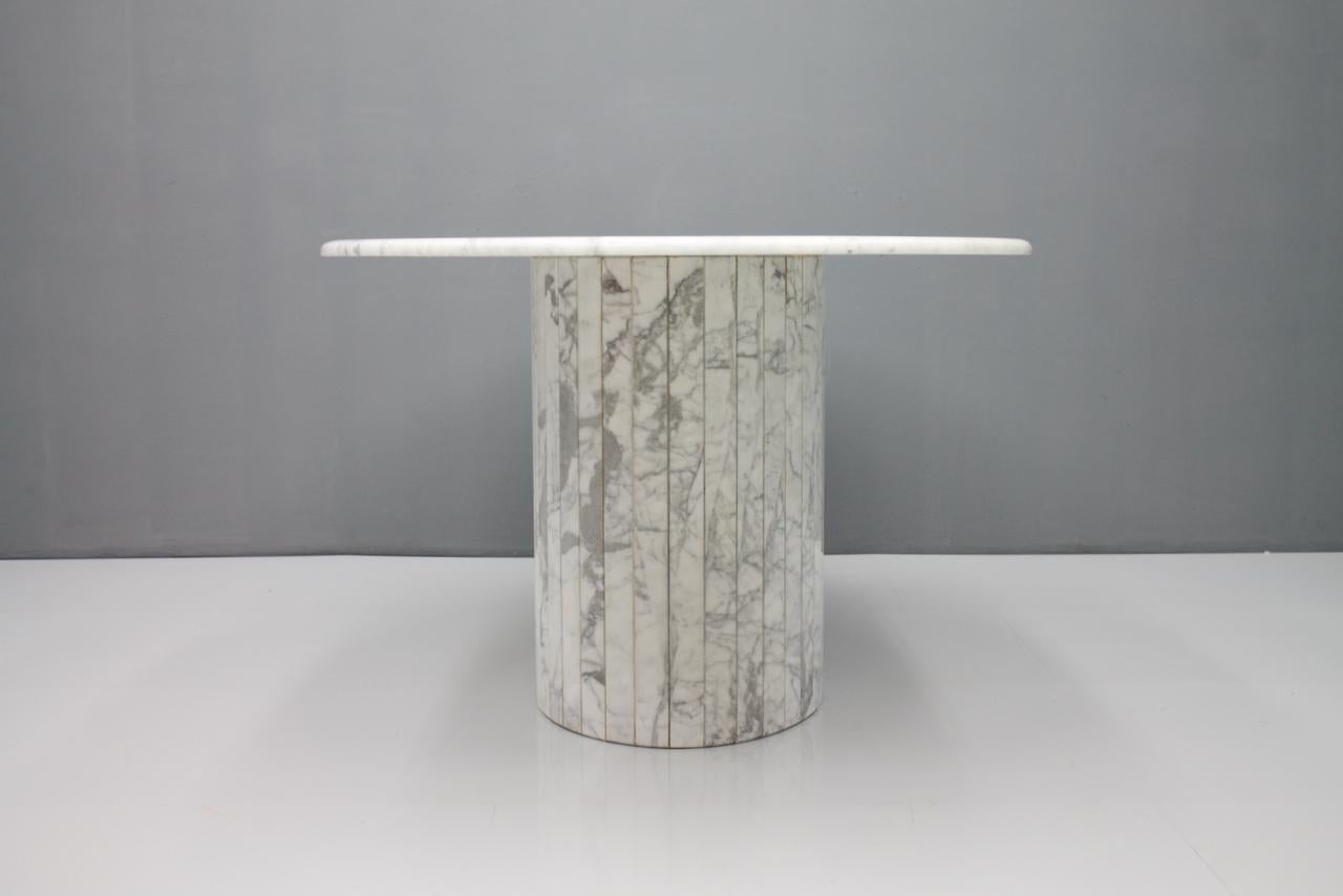 Oval Dining Table in White Carrara Marble, Italy, 1960s In Good Condition In Frankfurt / Dreieich, DE