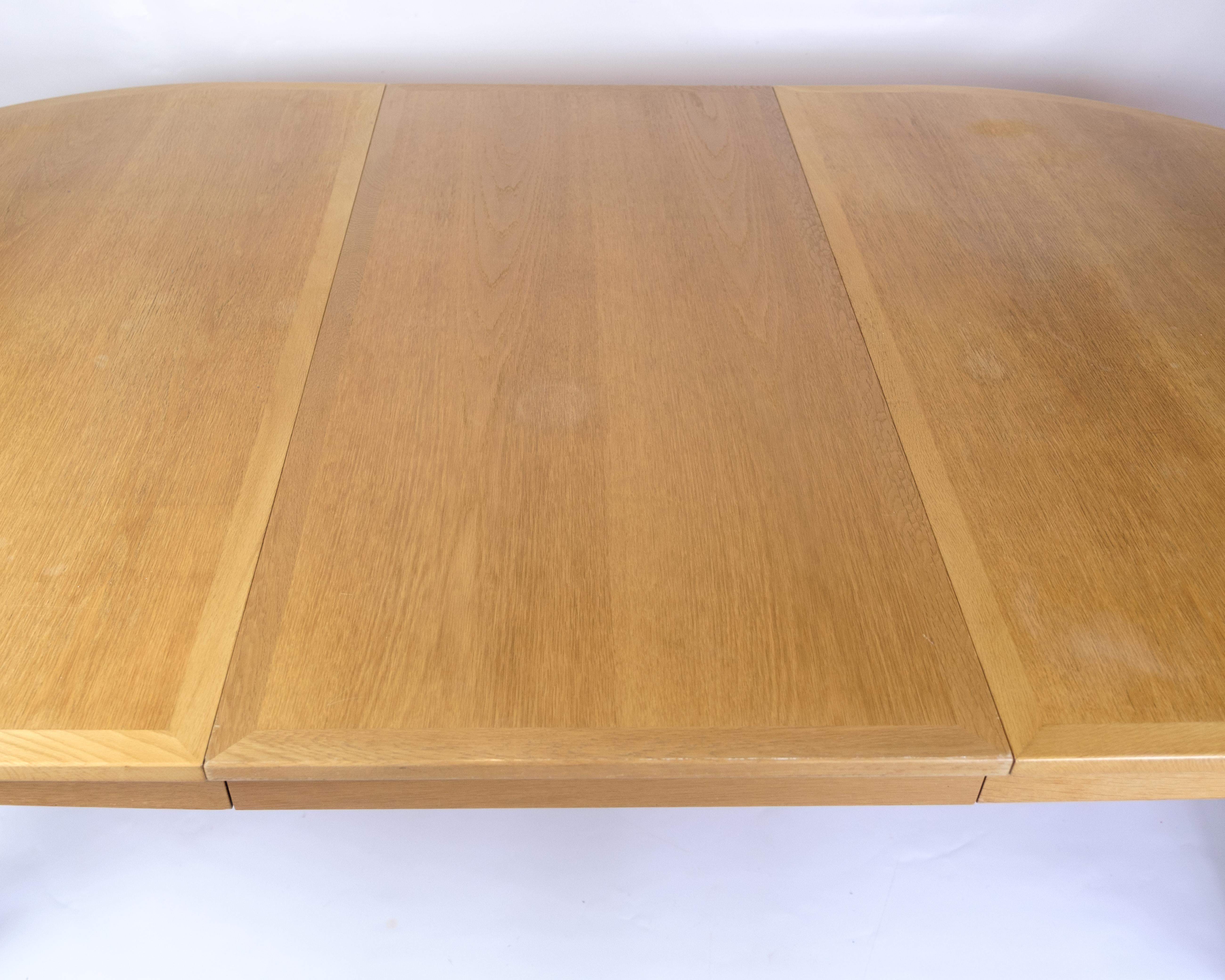 Tavolo da pranzo ovale modello 140 in Oak Oak e ottone di Borg Mogensen degli anni '50 in vendita 4