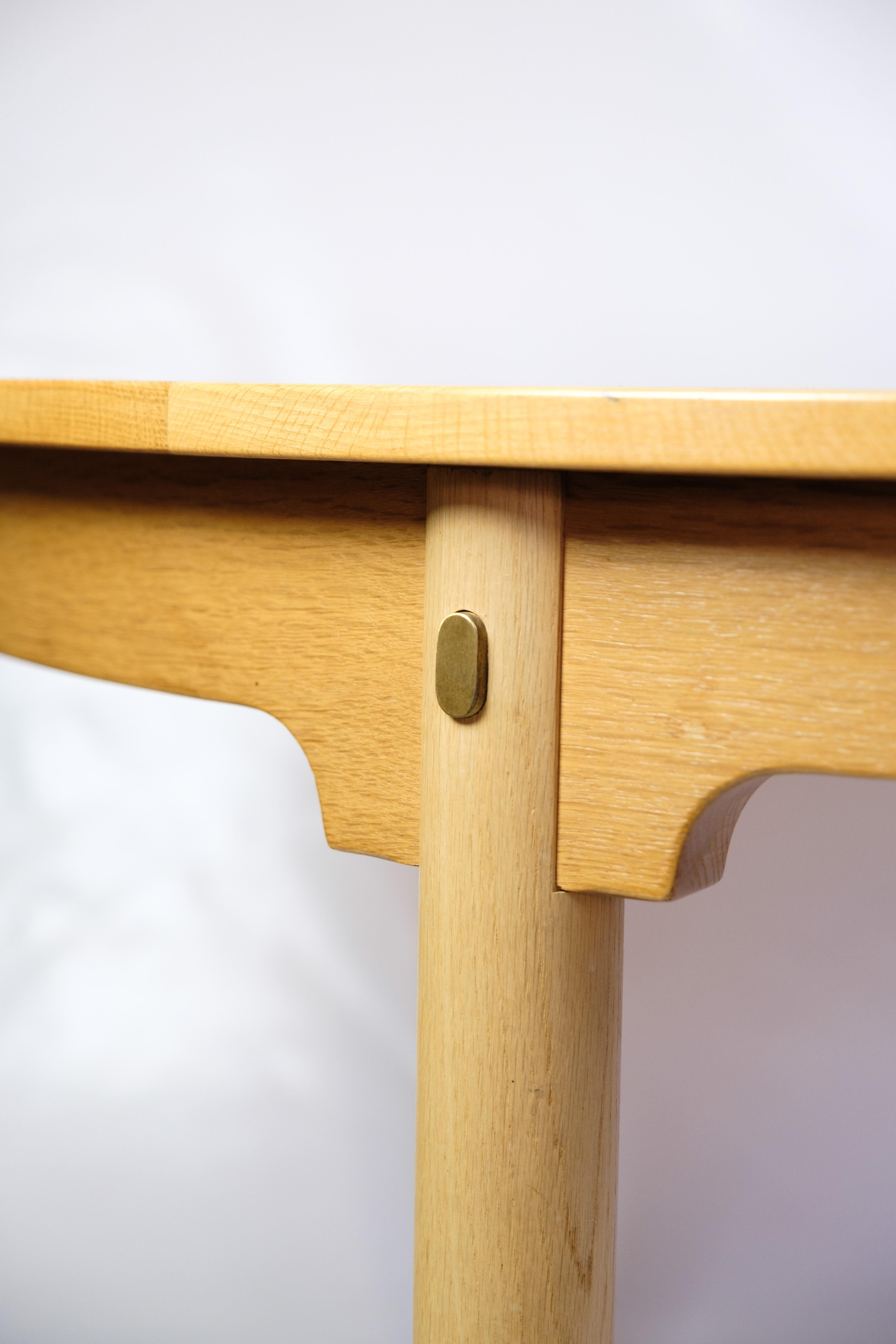 Tavolo da pranzo ovale modello 140 in Oak Oak e ottone di Borg Mogensen degli anni '50 in vendita 8