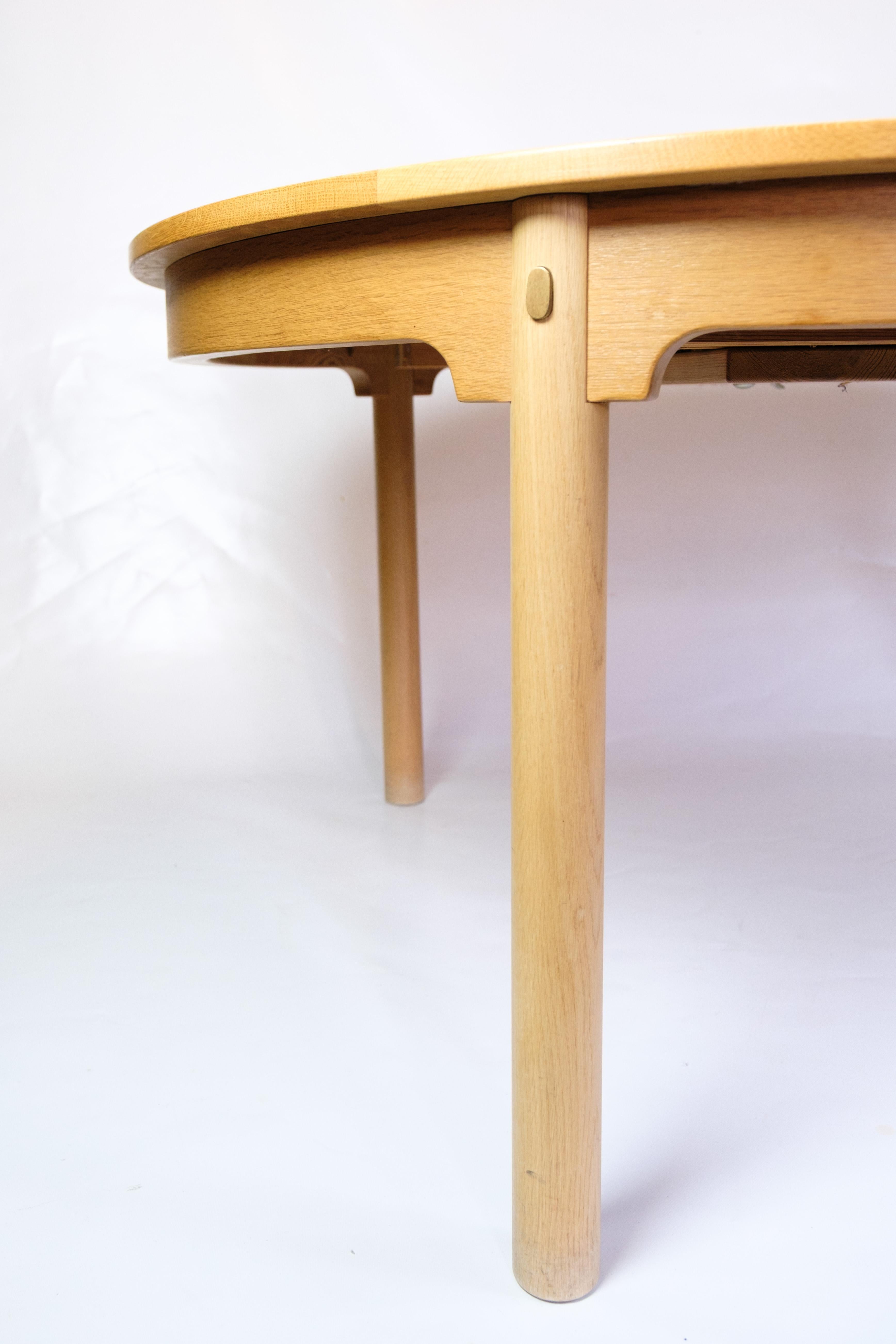 Mid-Century moderno Tavolo da pranzo ovale modello 140 in Oak Oak e ottone di Borg Mogensen degli anni '50 in vendita