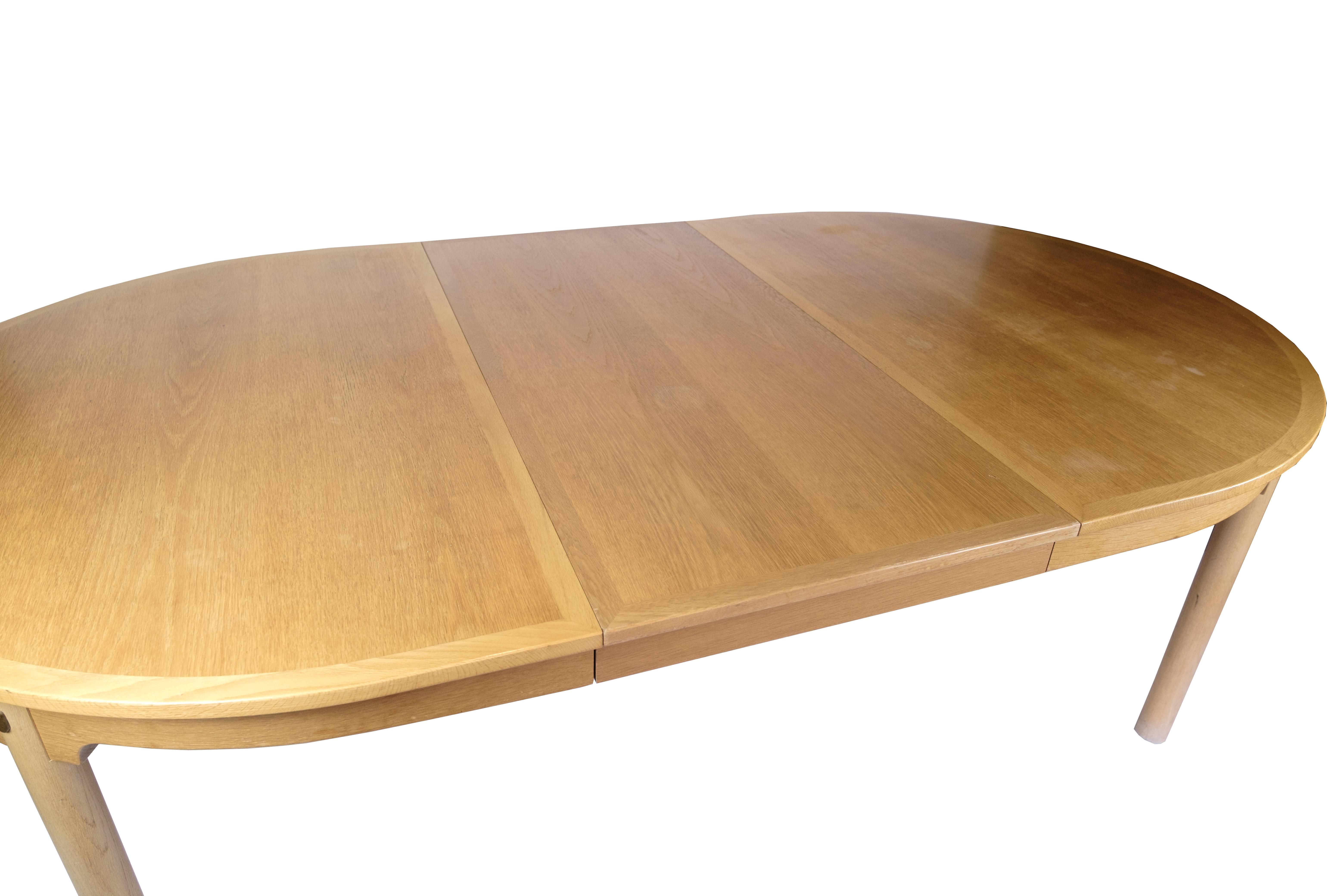 Tavolo da pranzo ovale modello 140 in Oak Oak e ottone di Borg Mogensen degli anni '50 in vendita 1