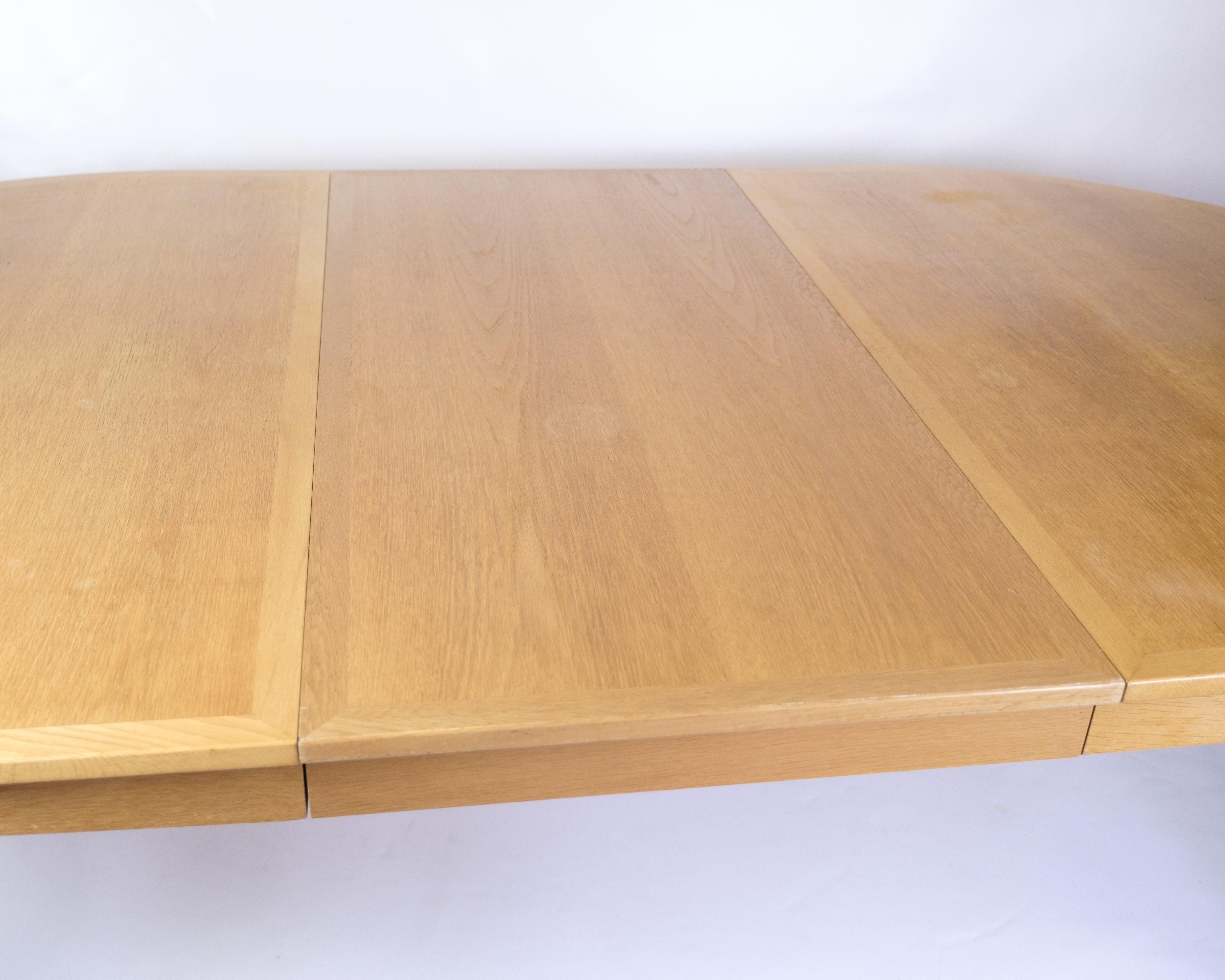 Tavolo da pranzo ovale modello 140 in Oak Oak e ottone di Borg Mogensen degli anni '50 in vendita 2