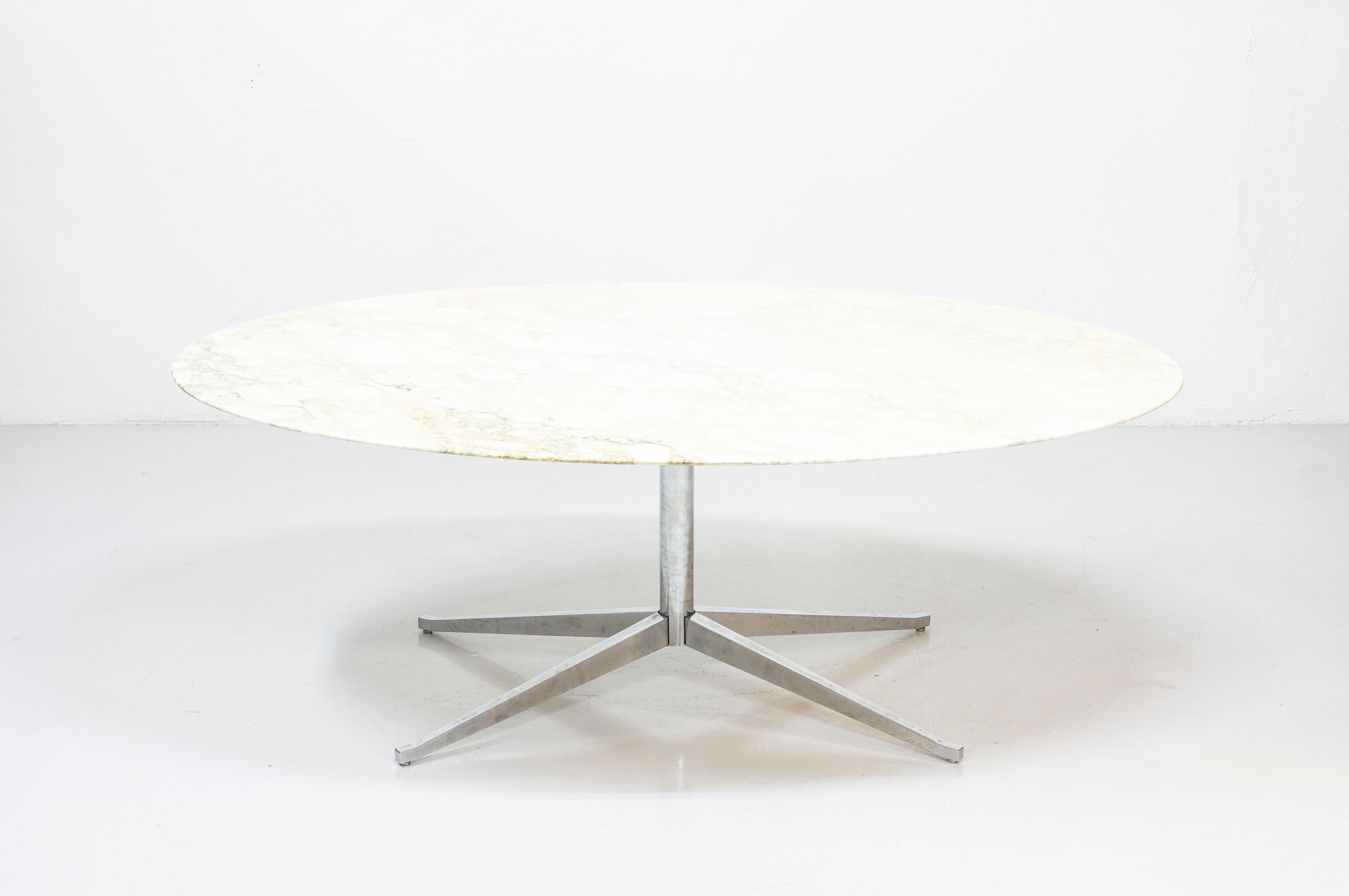 Mid-Century Modern Oval Dining Table Model 