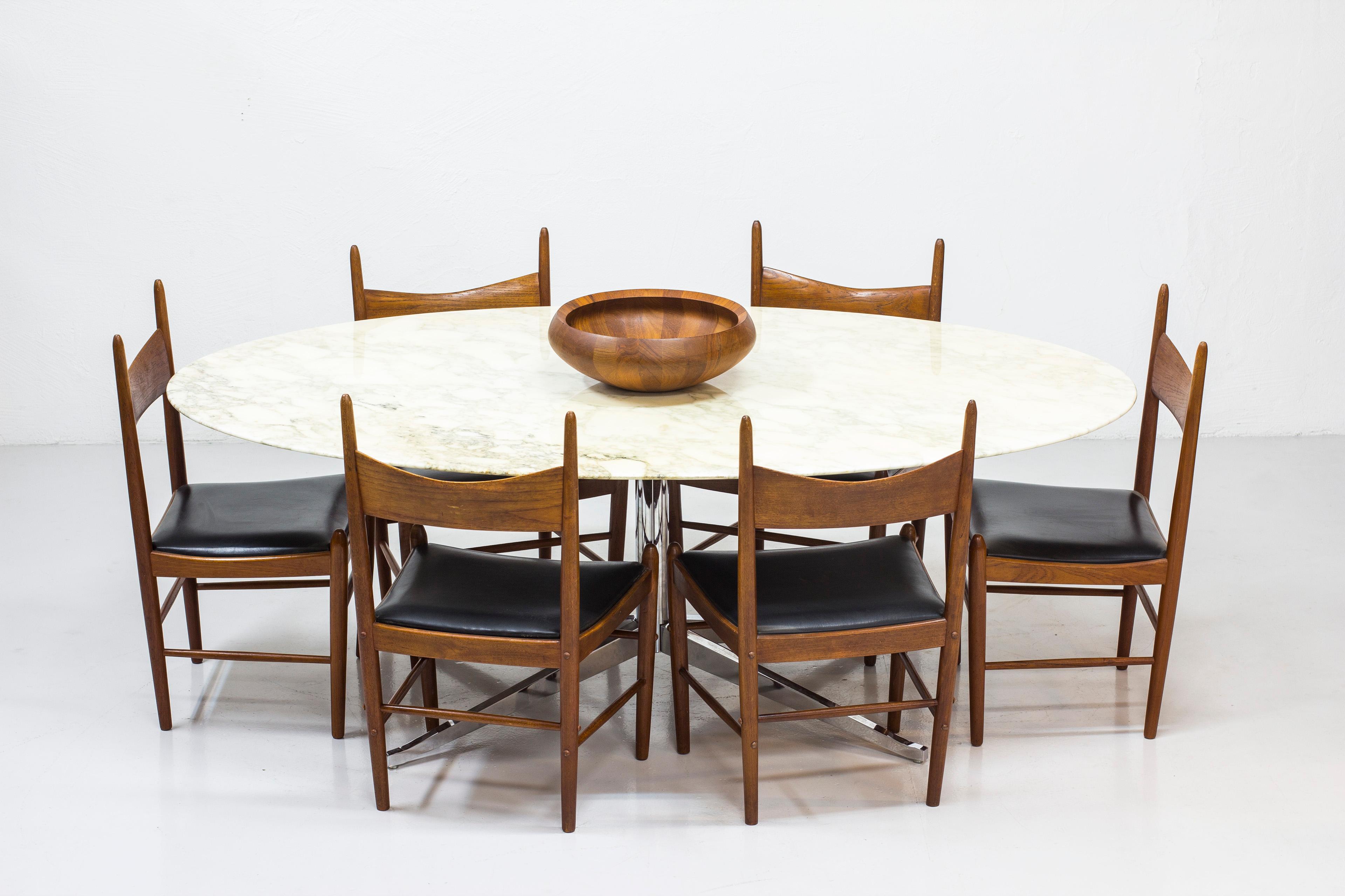 American Oval Dining Table Model 