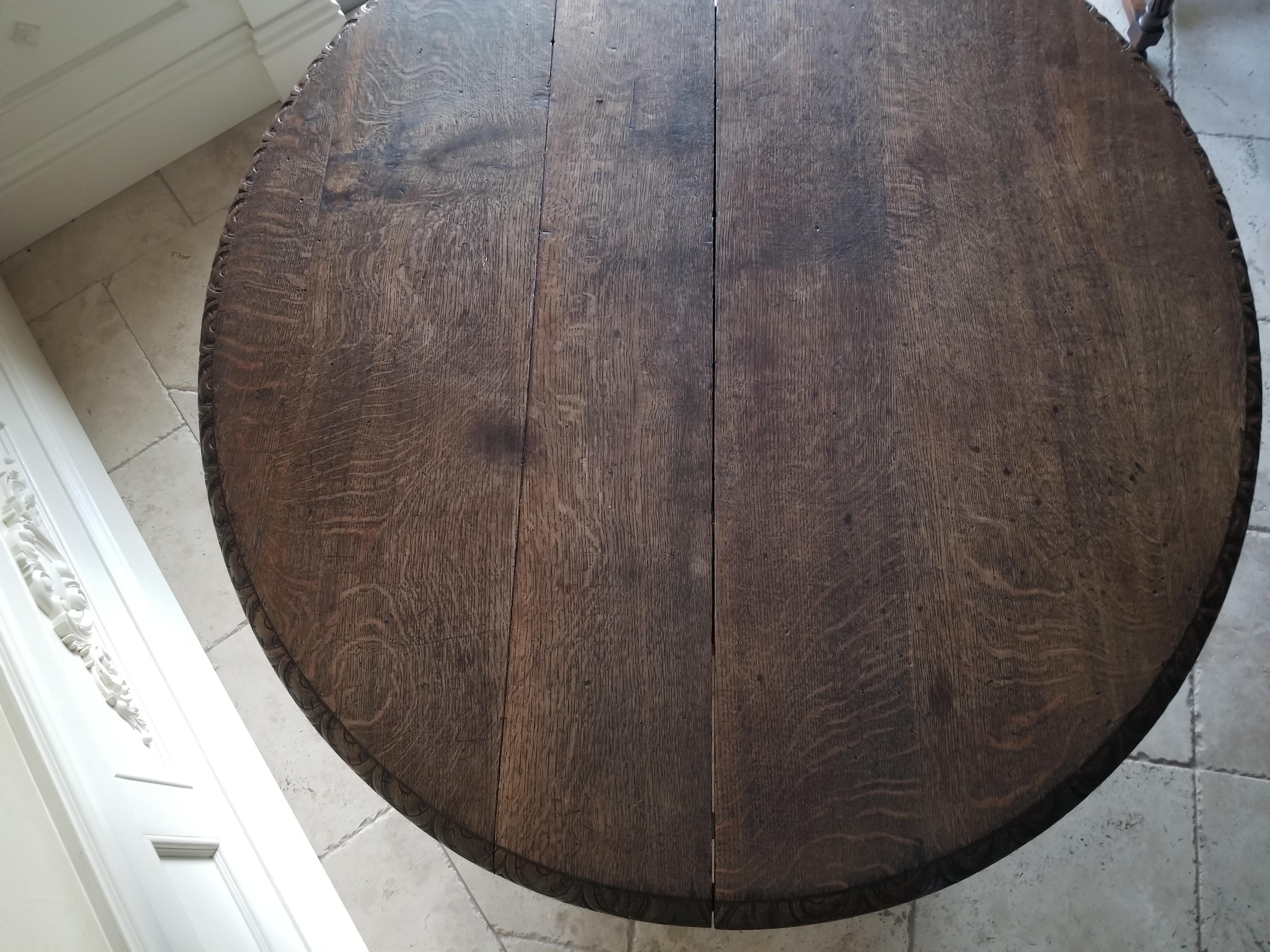 Oval Dining Table with Carved Pedestal Base 2