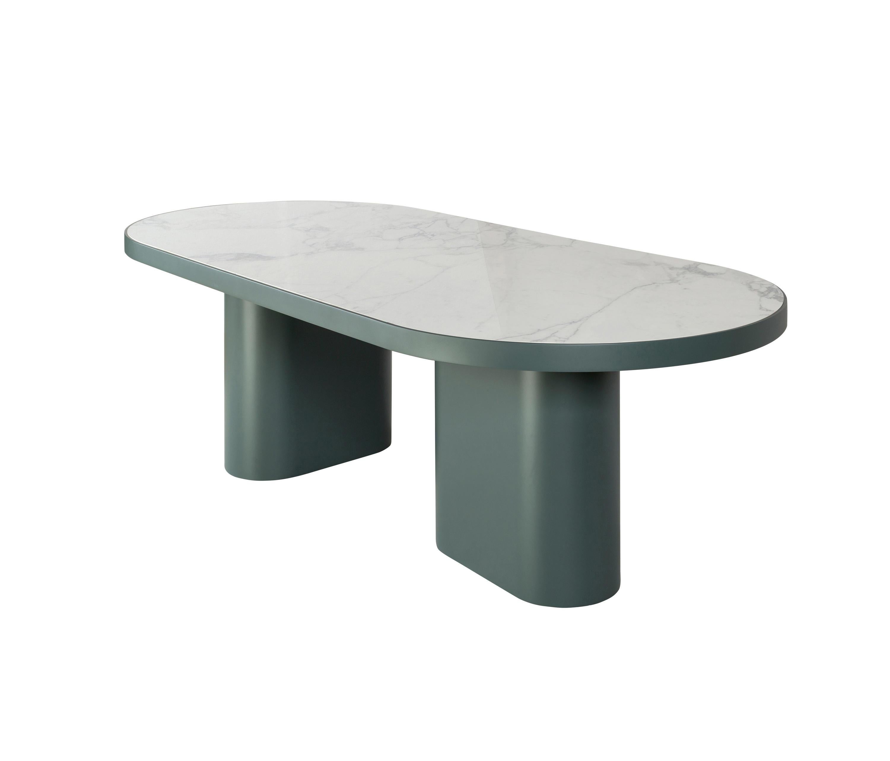 Oval Dining Table with Chunky Wood Top Available in 8 Shades of Oak In New Condition For Sale In NEW YORK, NY