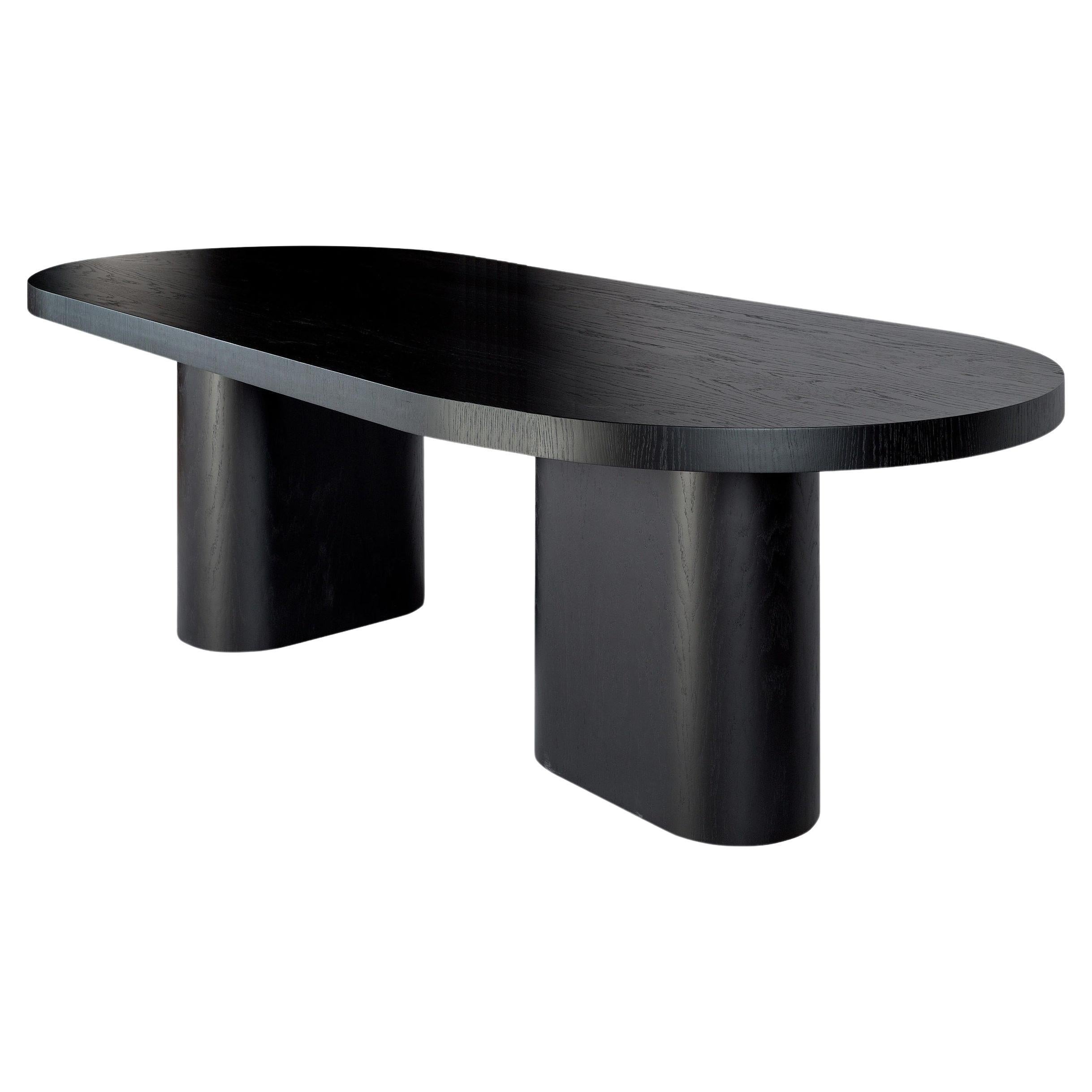 Table de salle à manger ovale avec plateau en bois massif disponible en 8 nuances de chêne