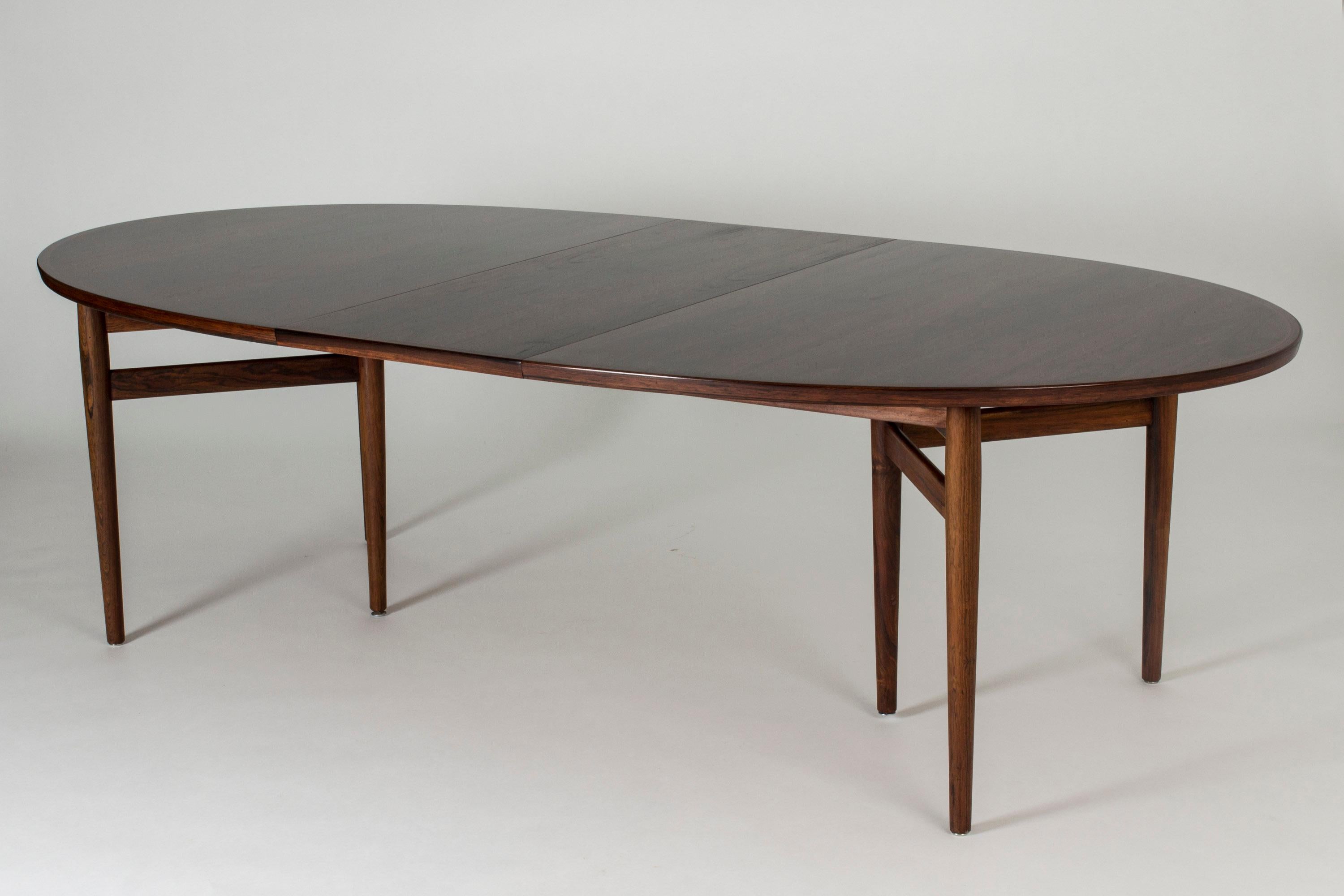 oval dining table with leaves