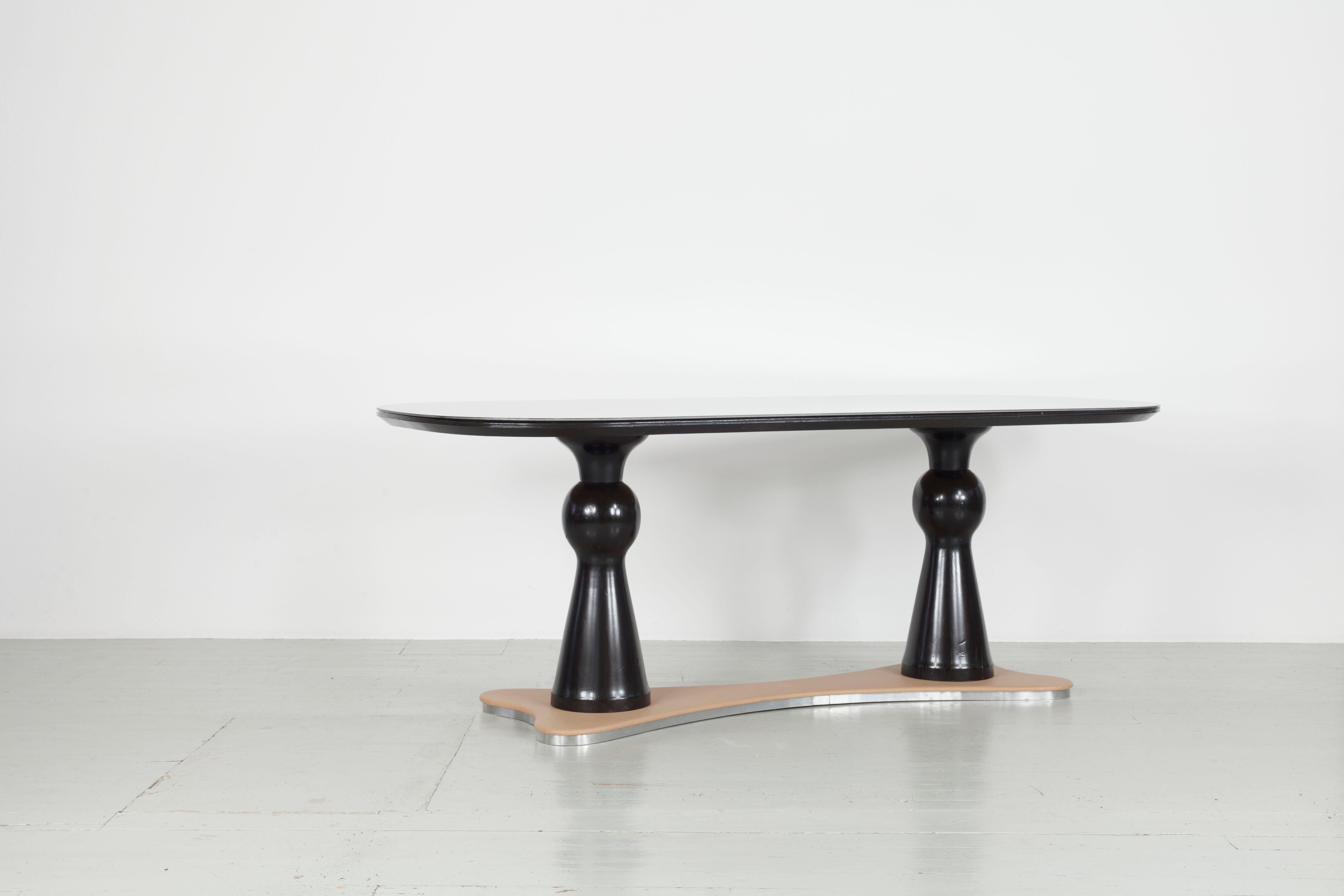 Mid-Century Modern Oval Dining Table with Glasstop from the Italian 40s