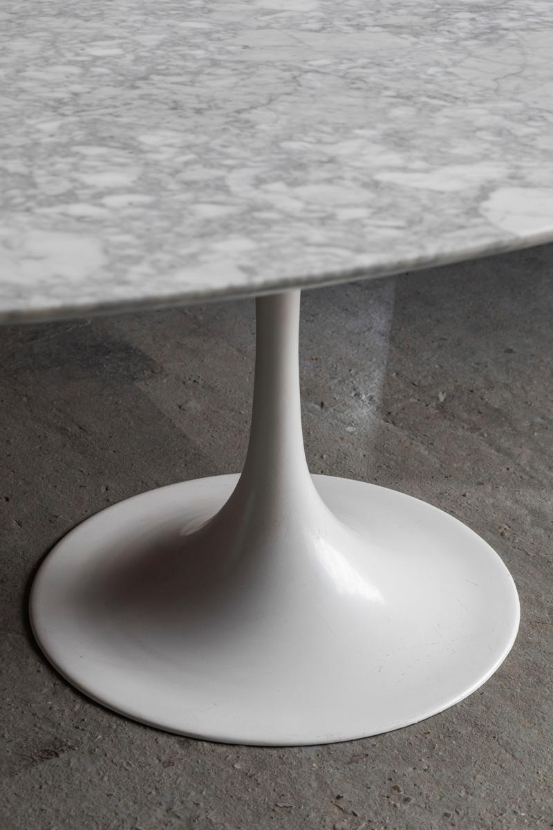 Oval Dining Table with Tulip Foot attributed to Eero Saarinen, 1970s  For Sale 5