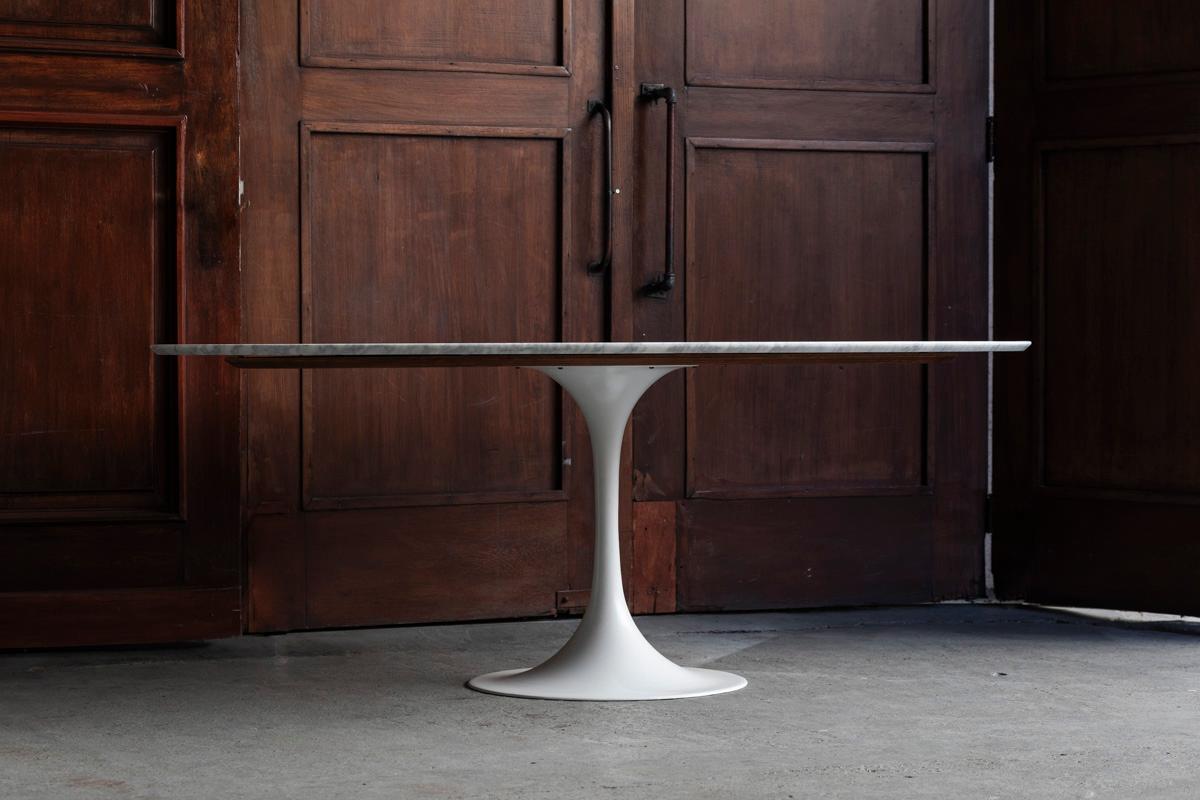 Mid-Century Modern Oval Dining Table with Tulip Foot attributed to Eero Saarinen, 1970s  For Sale