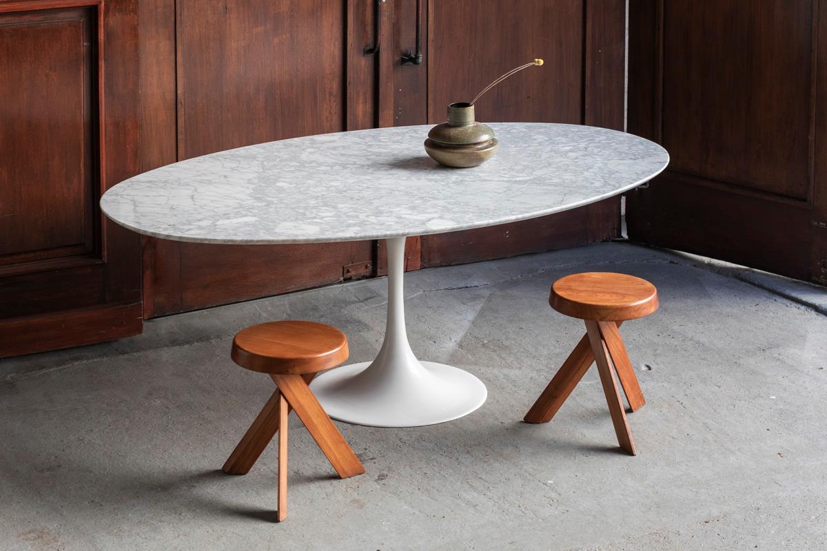 Oval Dining Table with Tulip Foot attributed to Eero Saarinen, 1970s  For Sale 1