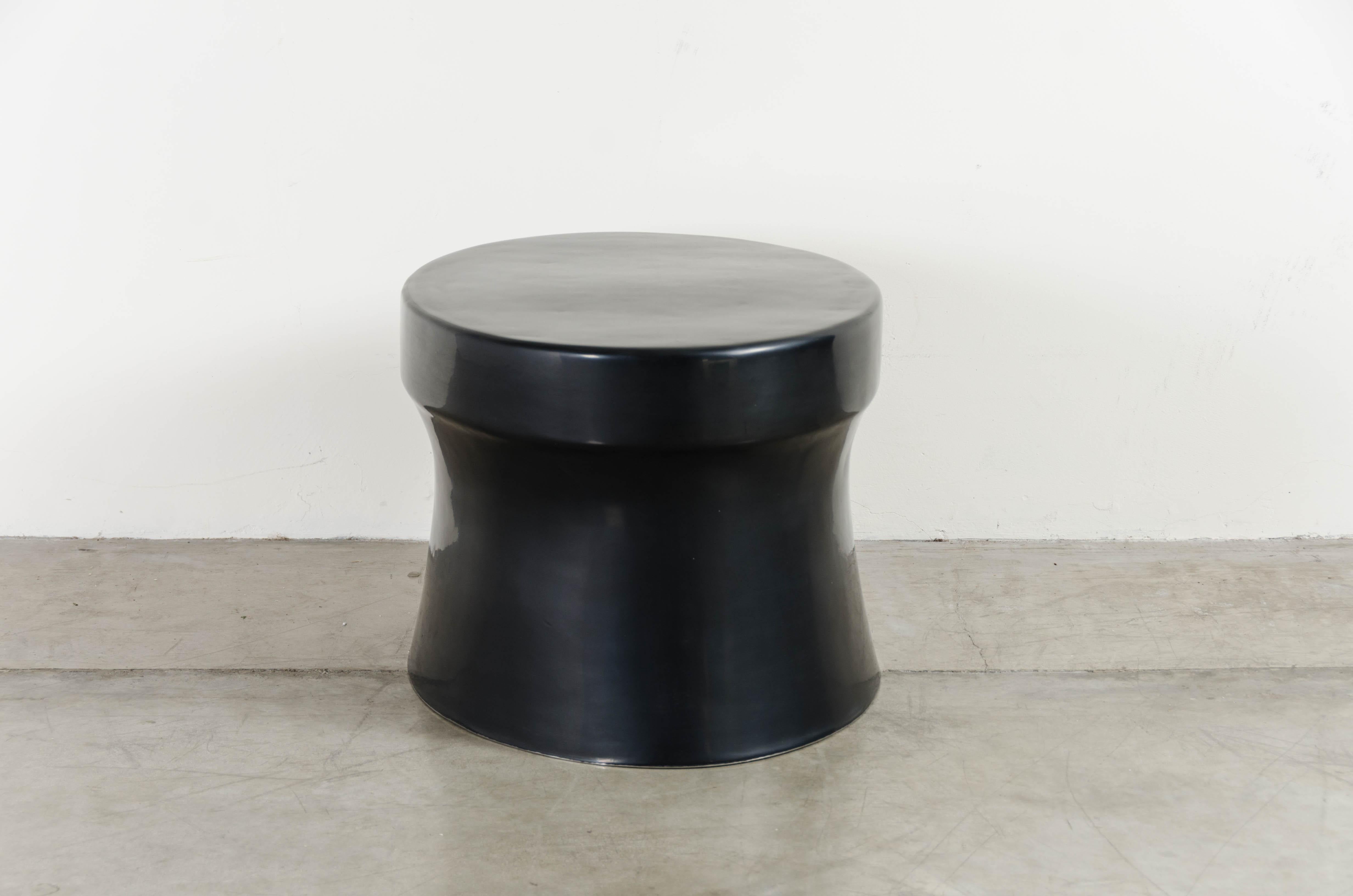 Ovaler Dong-Shan-Tisch, schwarzer Lack von Robert Kuo, handgefertigt, limitiert im Zustand „Neu“ im Angebot in Los Angeles, CA
