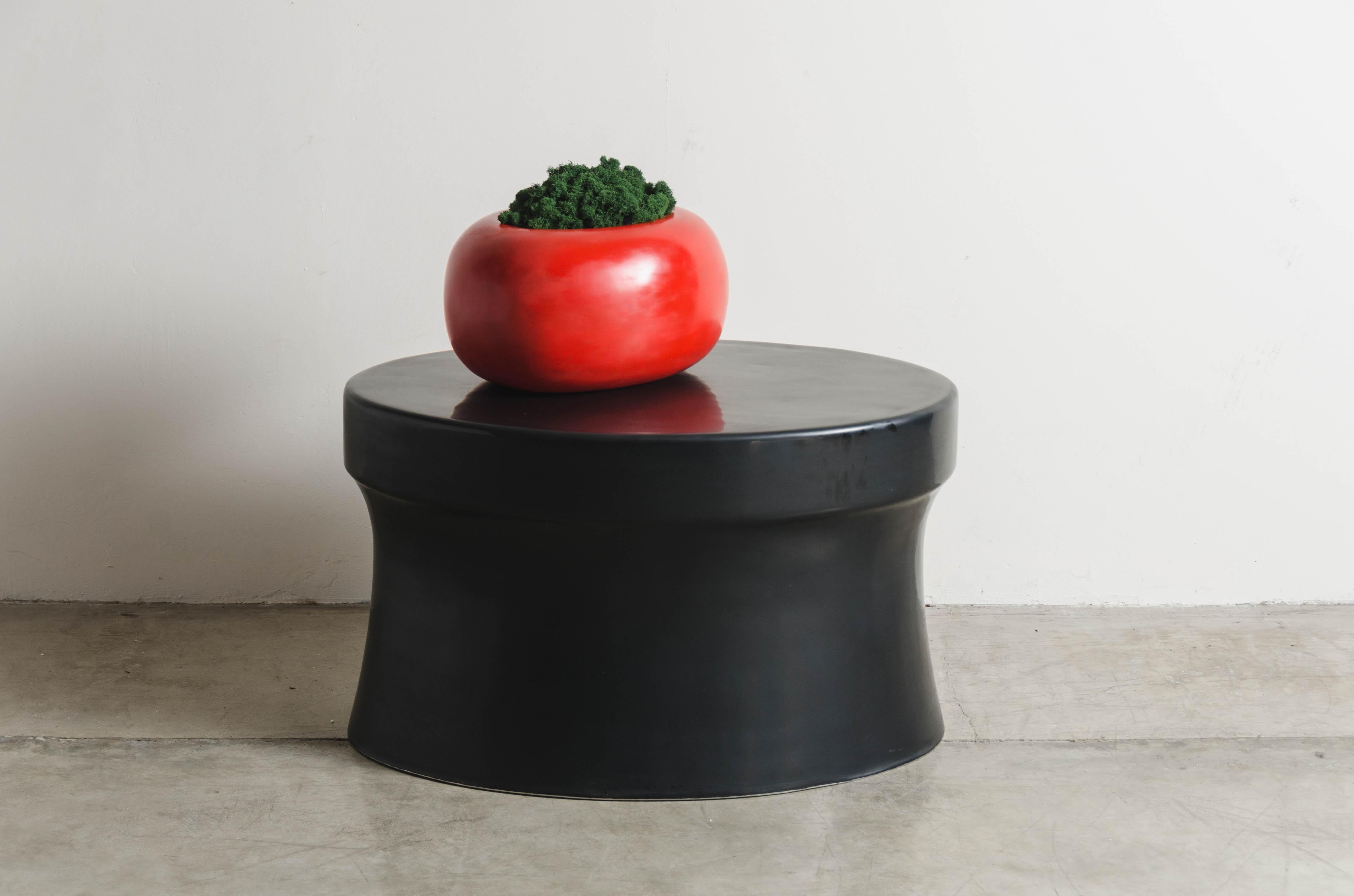 Contemporary Oval Dong Shan Table, Black Lacquer by Robert Kuo, Hand Repousse, Limited For Sale