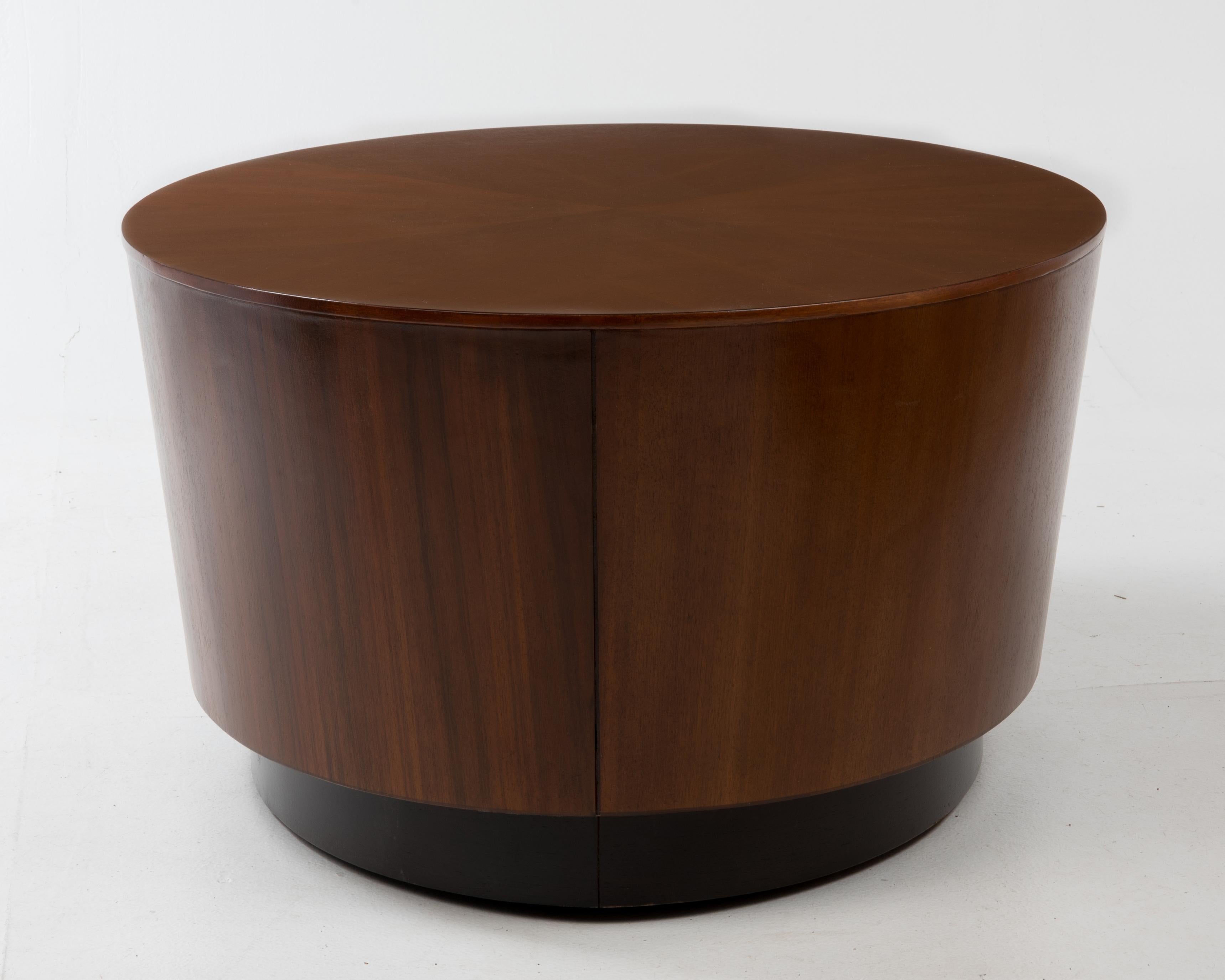 Oval Drum Barrel Tapered Floating Coffee Table in the Style of Milo Baughman In Excellent Condition In Lambertville, NJ